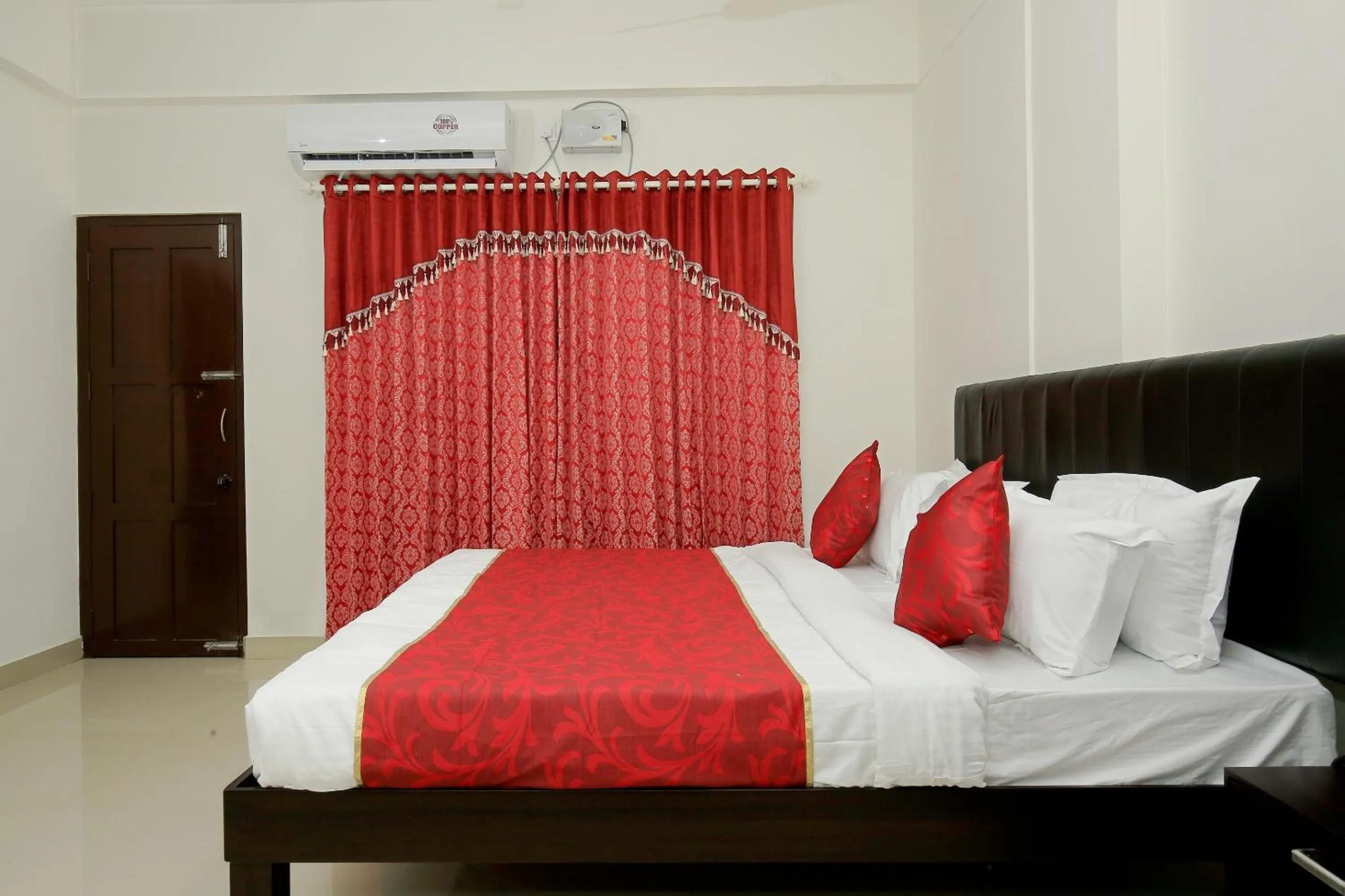 Bedroom, Bed in Super Hotel O Technopark Formerly Le Frank