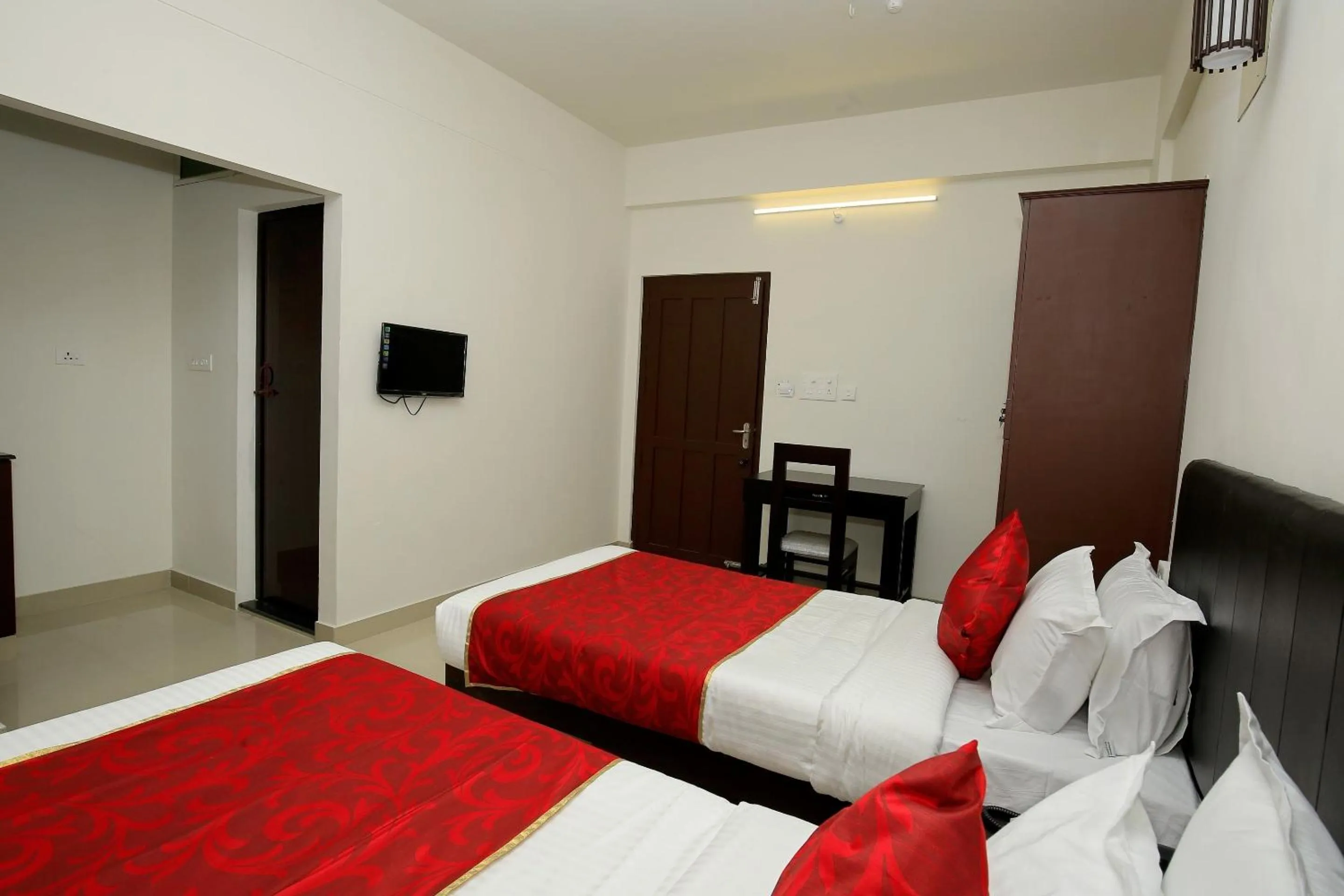 Bedroom, Bed in Super Hotel O Technopark Formerly Le Frank