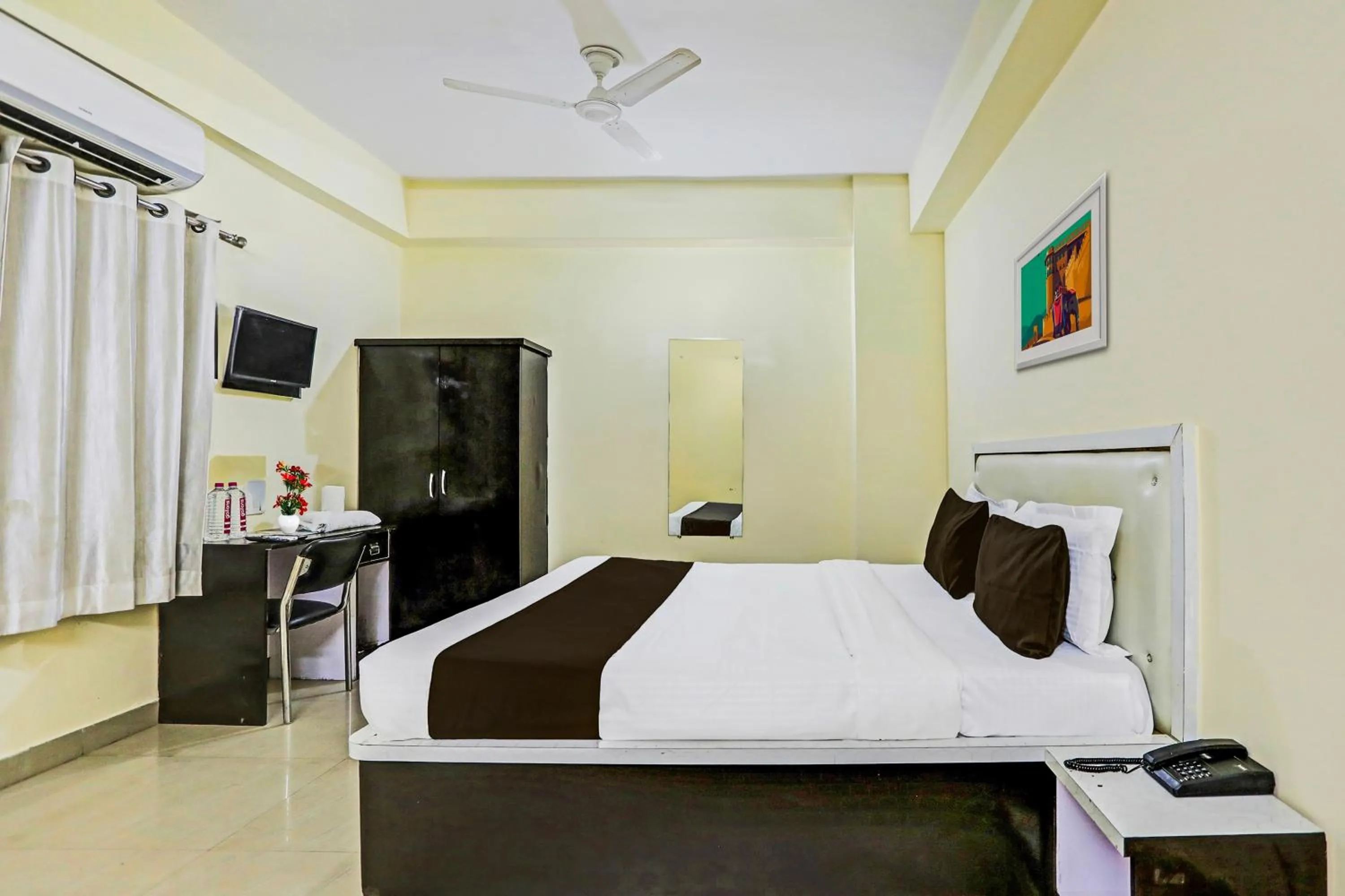 Bedroom, Bed in Super Hotel O Hyderabad Gate IIT BHU