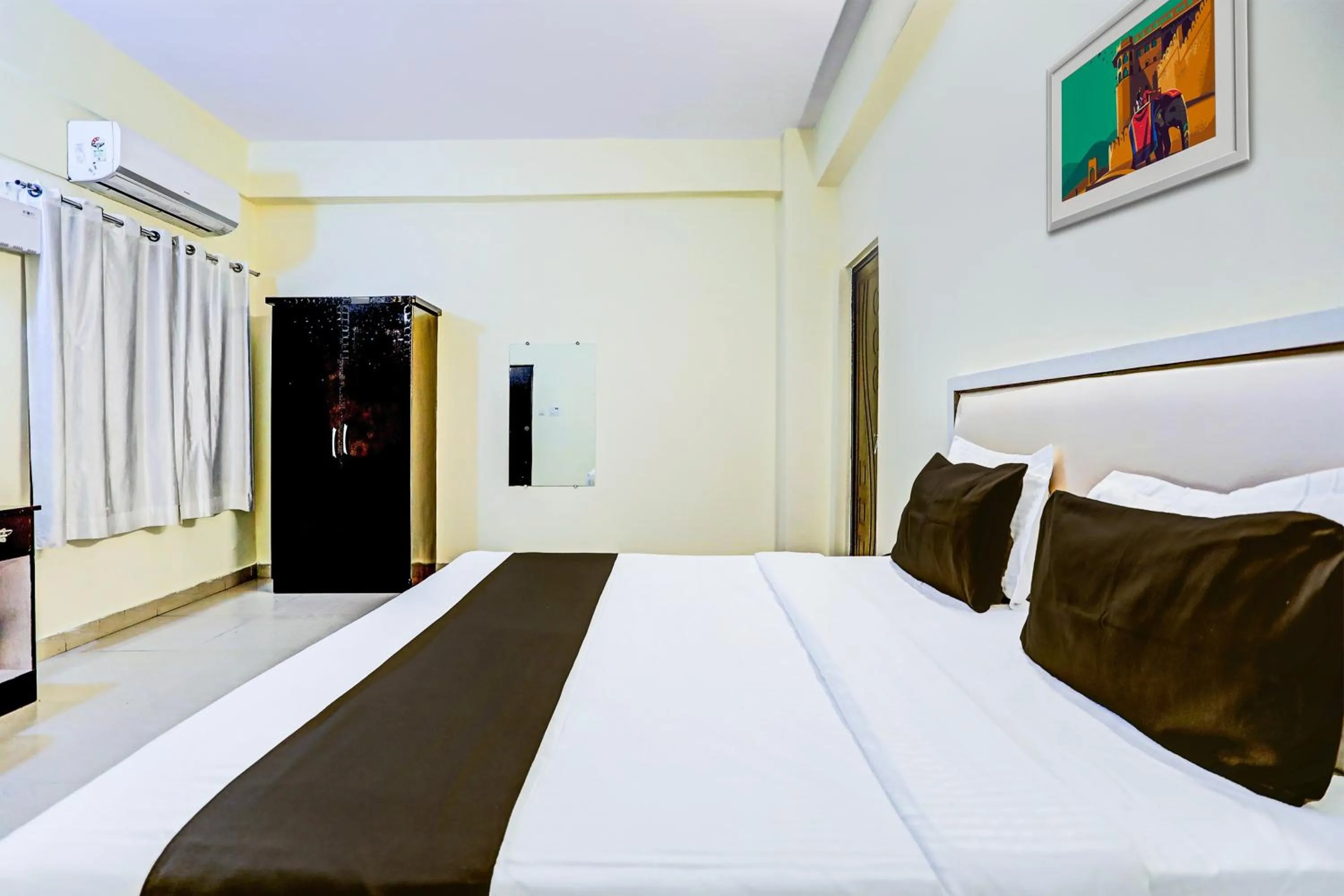 Bedroom, Bed in Super Hotel O Hyderabad Gate IIT BHU