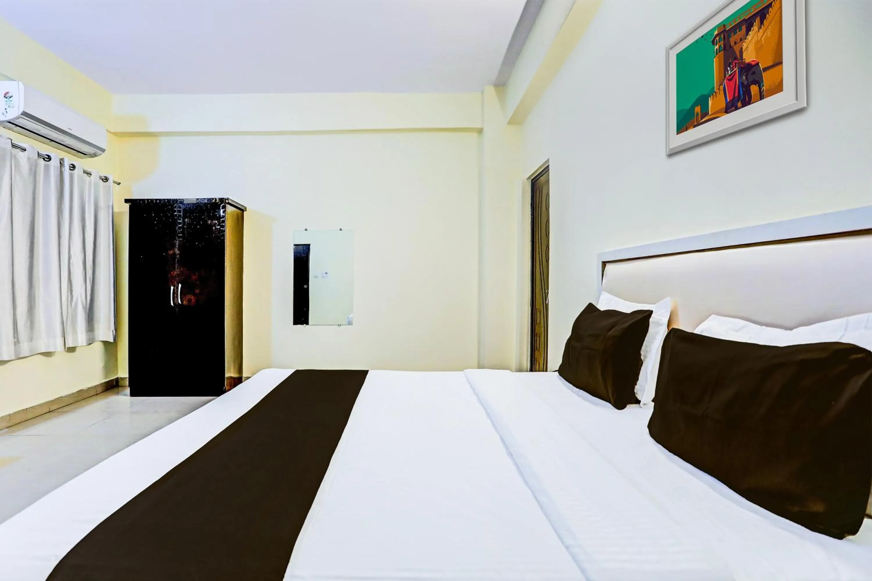 Bedroom, Bed in Super Hotel O Hyderabad Gate IIT BHU