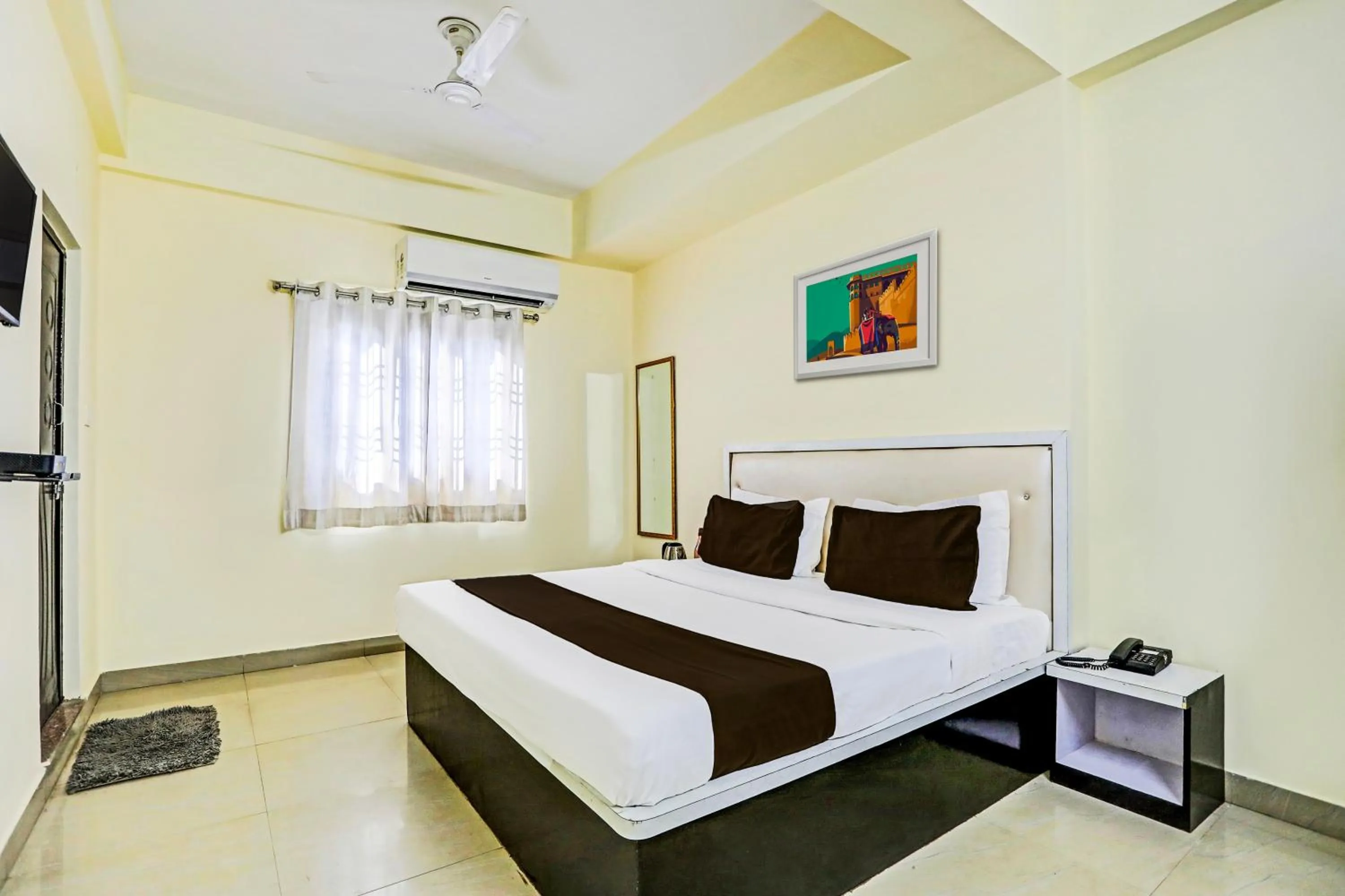 Bedroom, Bed in Super Hotel O Hyderabad Gate IIT BHU
