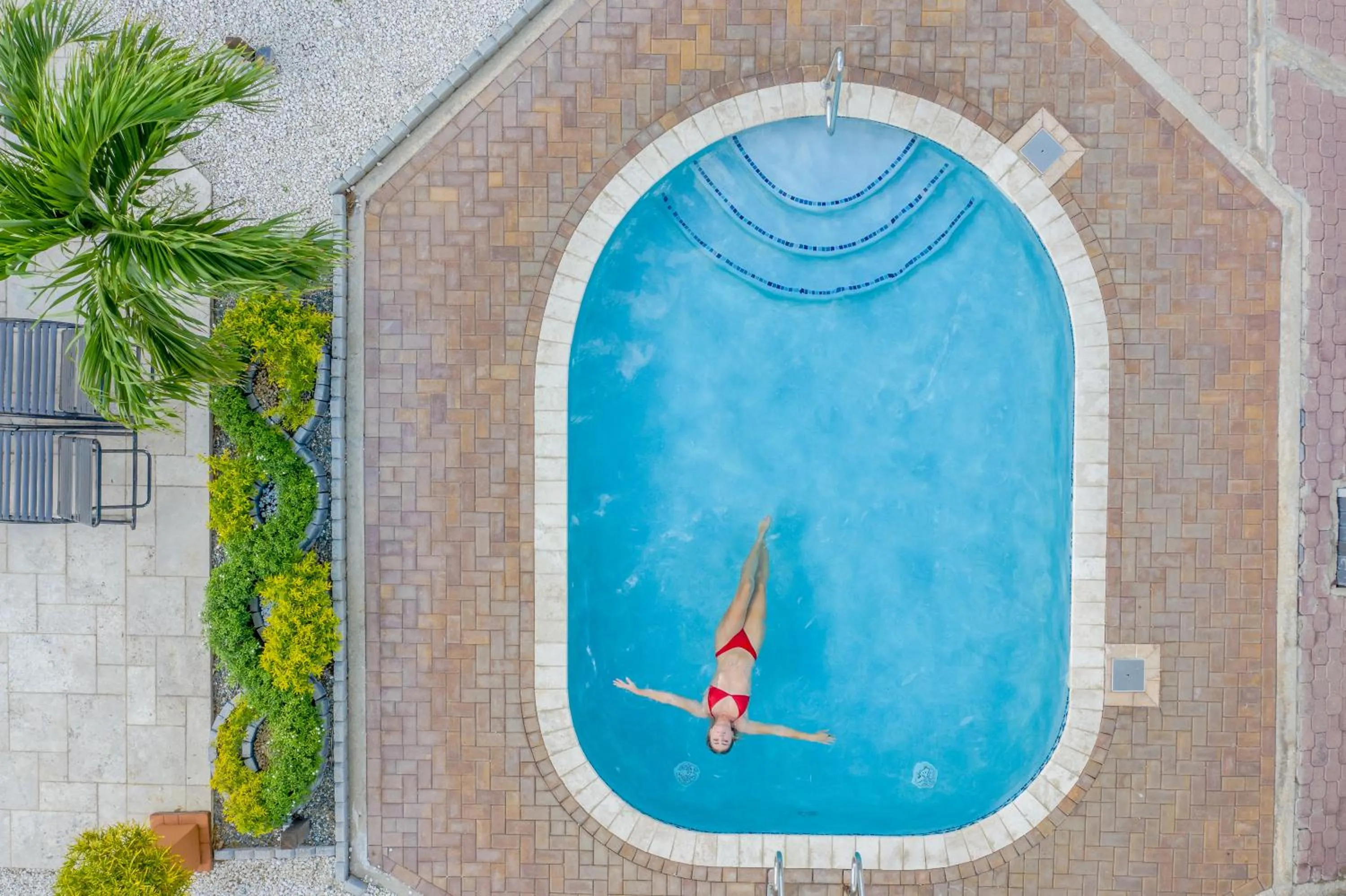 Swimming pool in MVC Eagle Beach