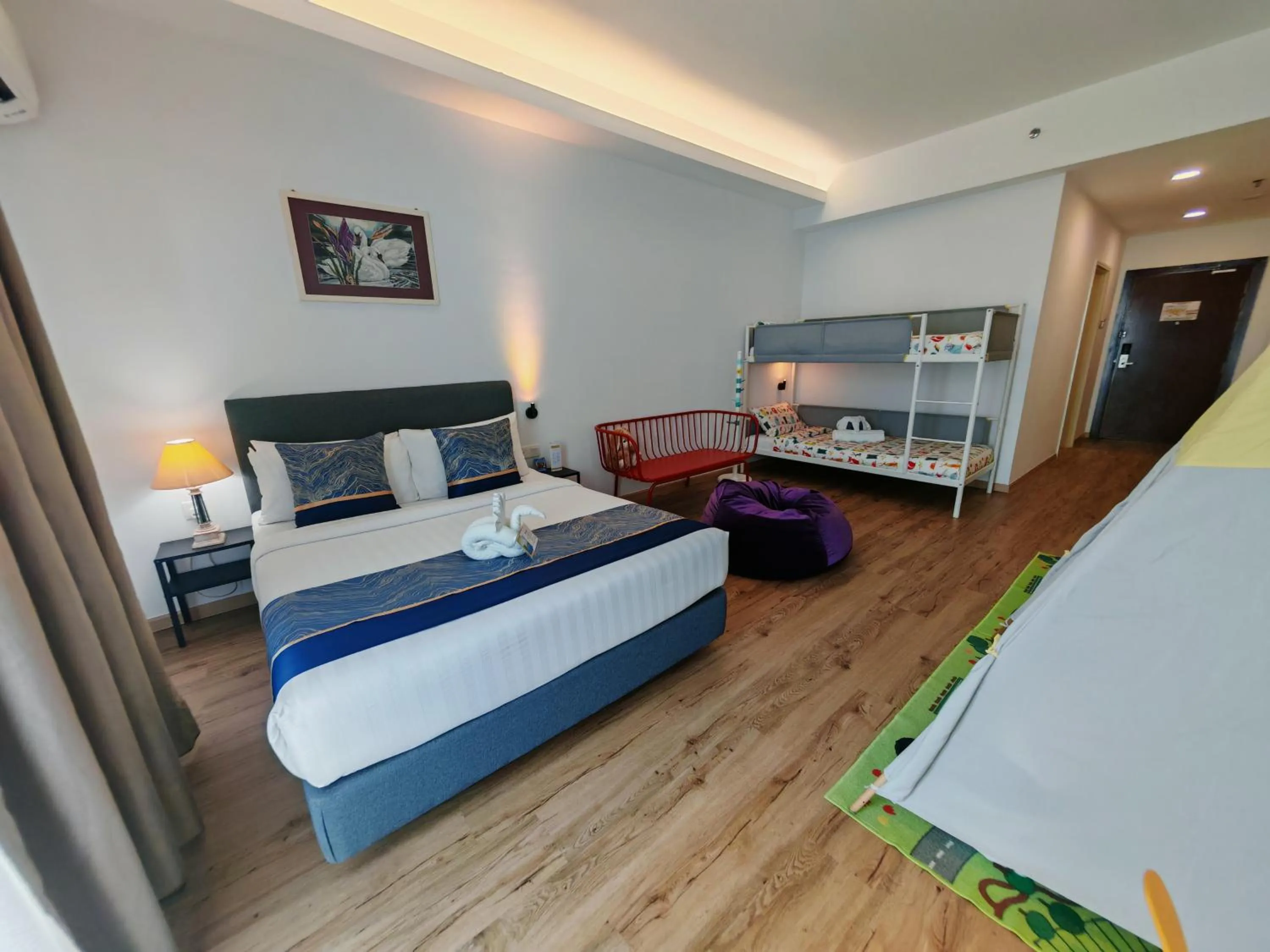 Photo of the whole room, Bed in Swan Garden Resort Hotel