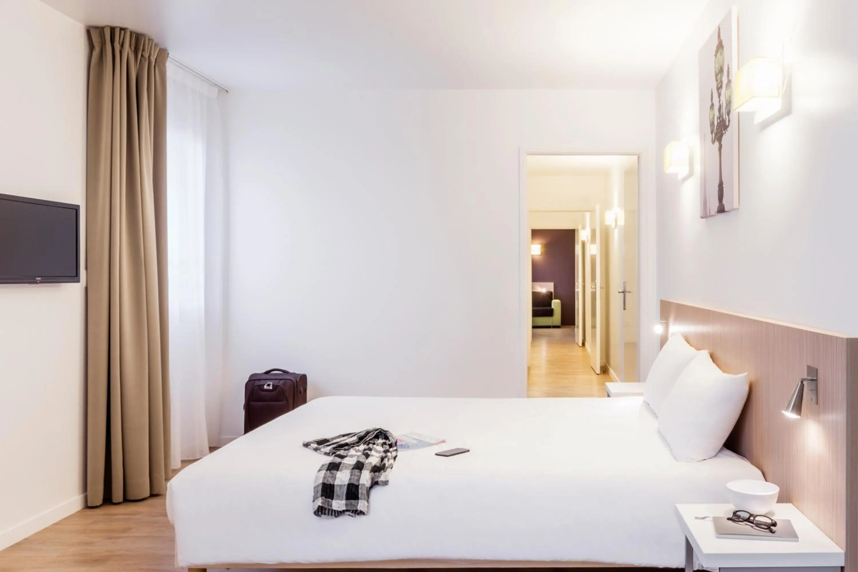 Photo of the whole room, Bed in Aparthotel Adagio Access Paris Clichy