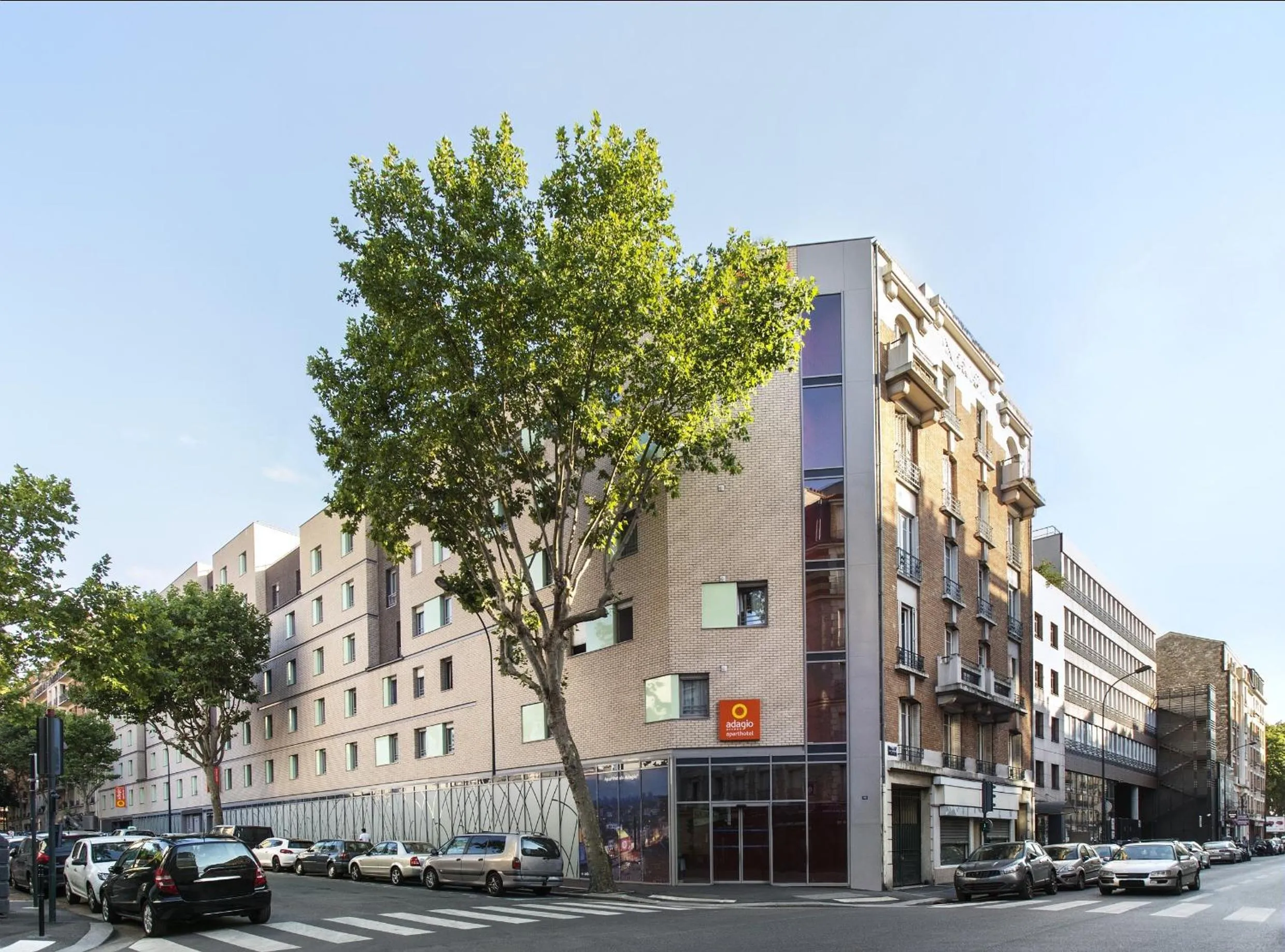Facade/entrance in Aparthotel Adagio Access Paris Clichy