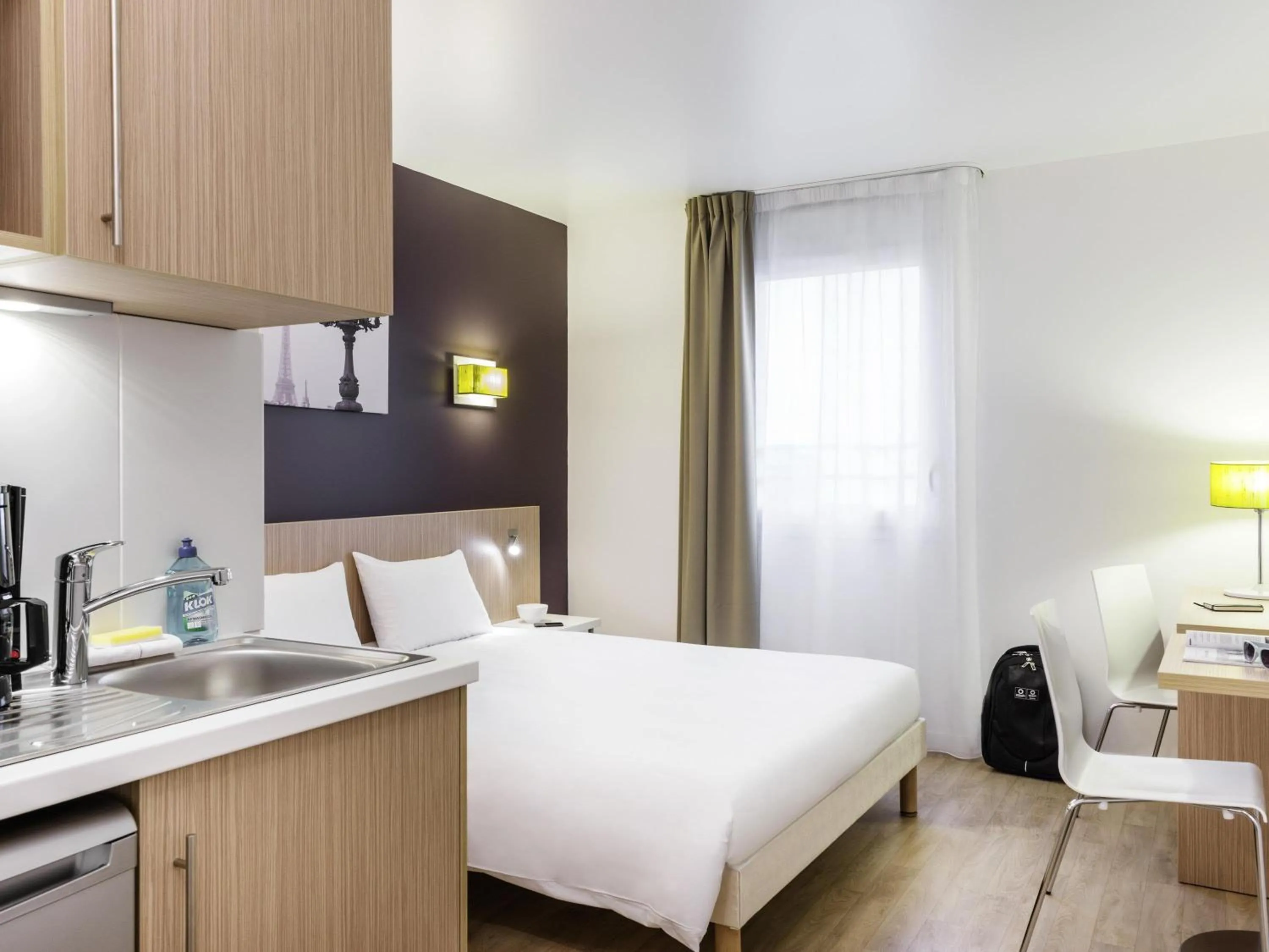 Bedroom, Bed in Aparthotel Adagio Access Paris Clichy