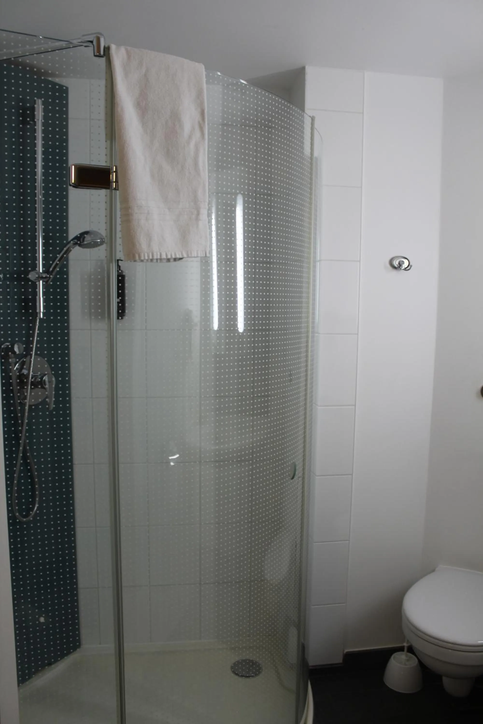 Bathroom in ibis Soissons