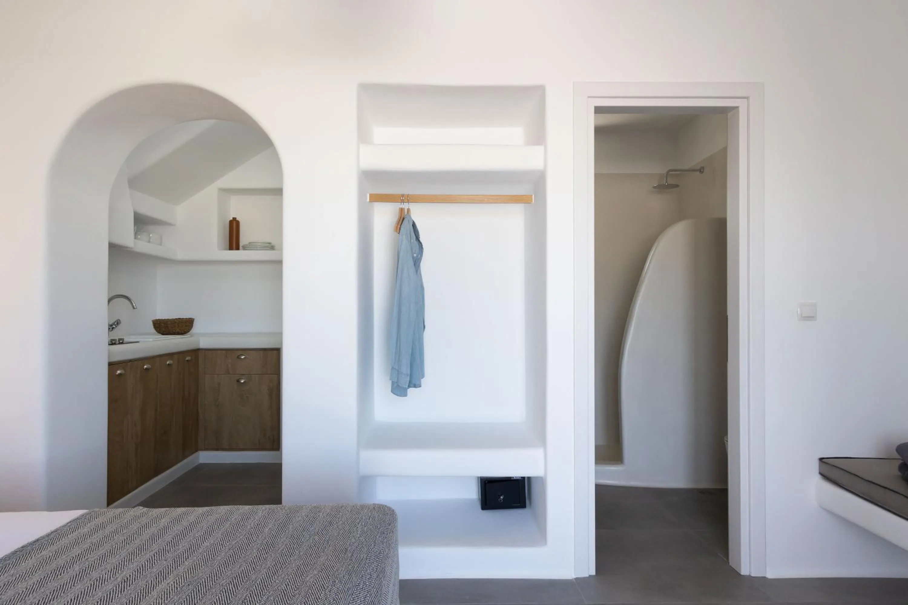 Photo of the whole room, Bed in Archon Seaside Retreat