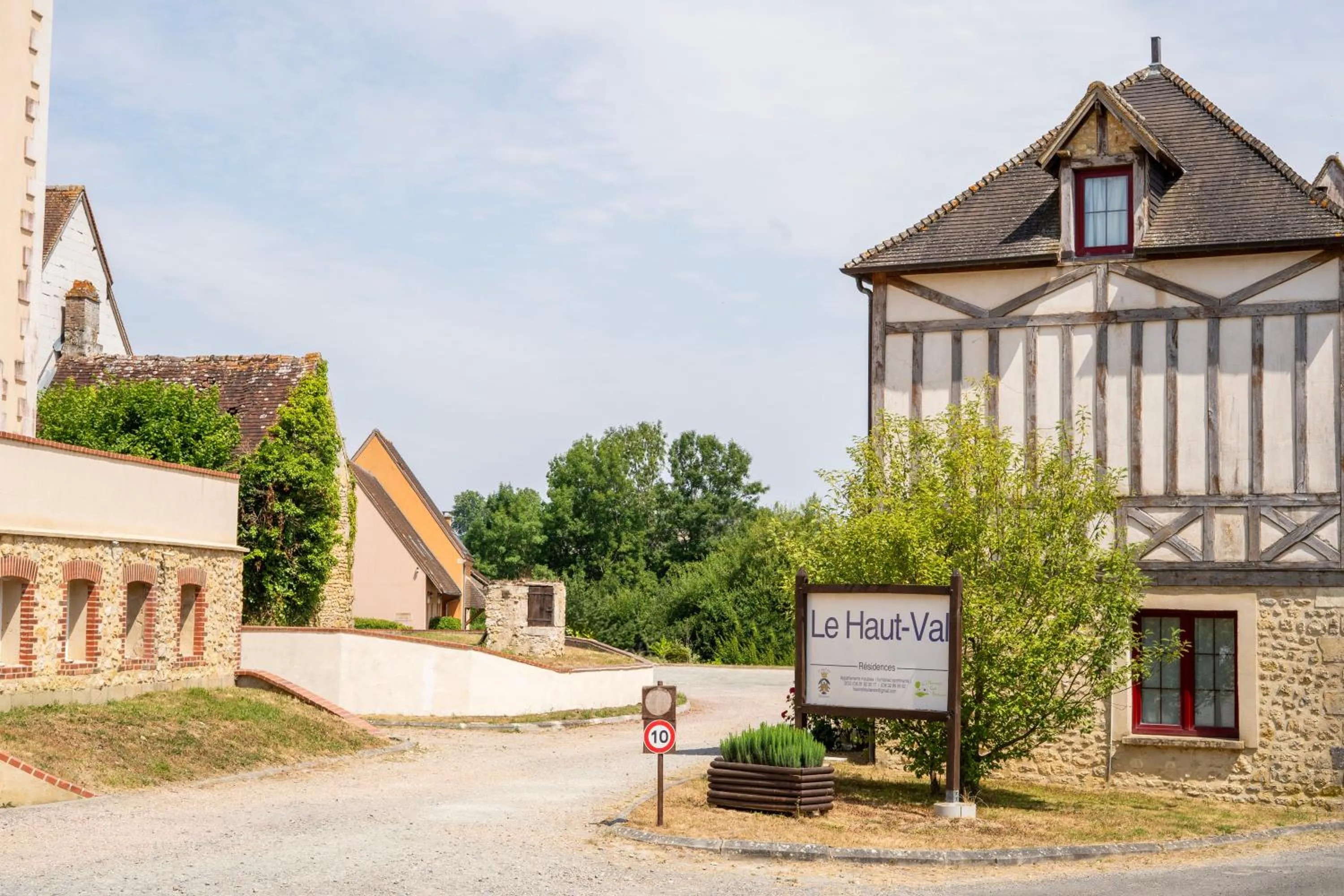 Property building in Les Belleme Golf - Self-catering Apartments