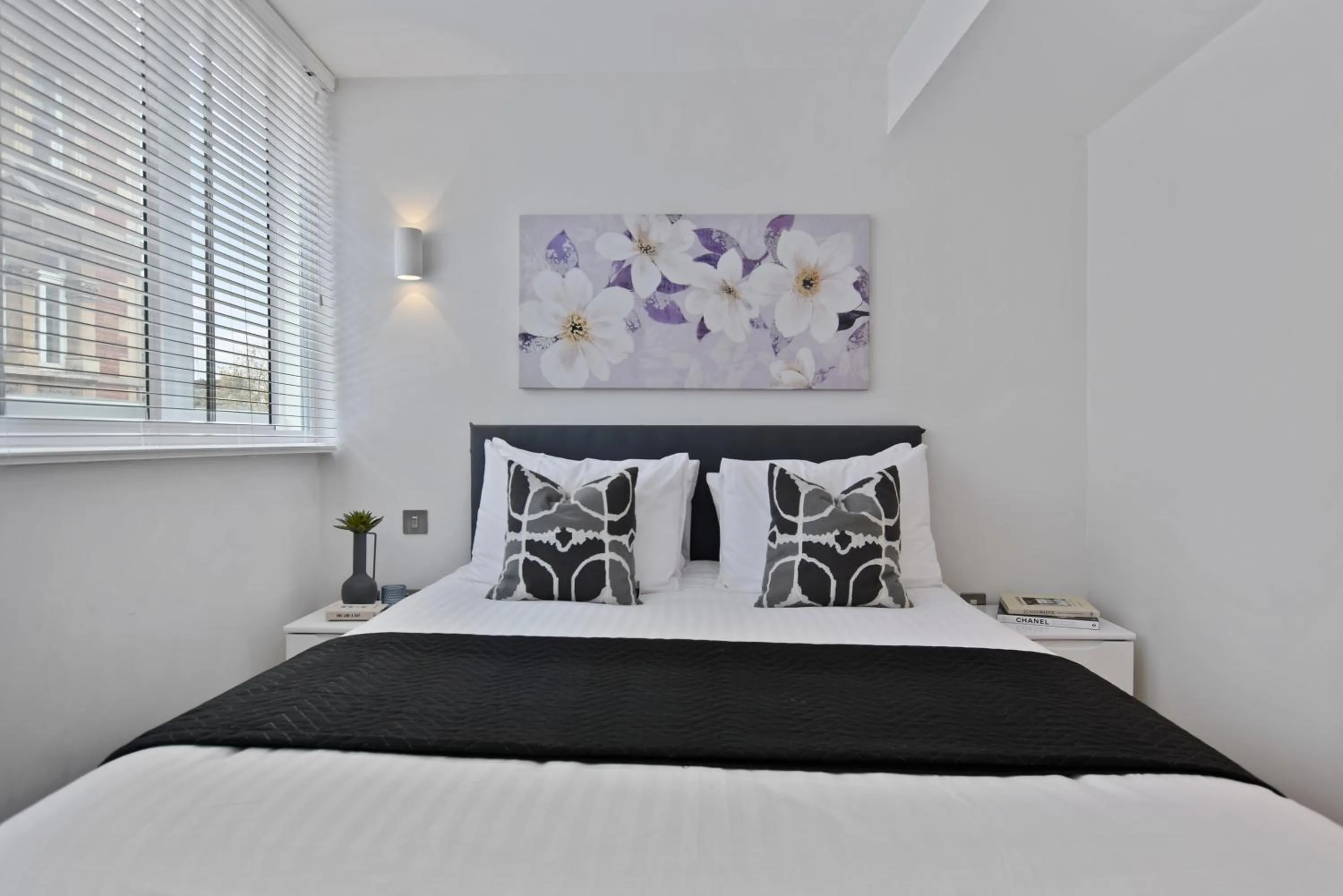 Bed in West Street by Aeria Apartments