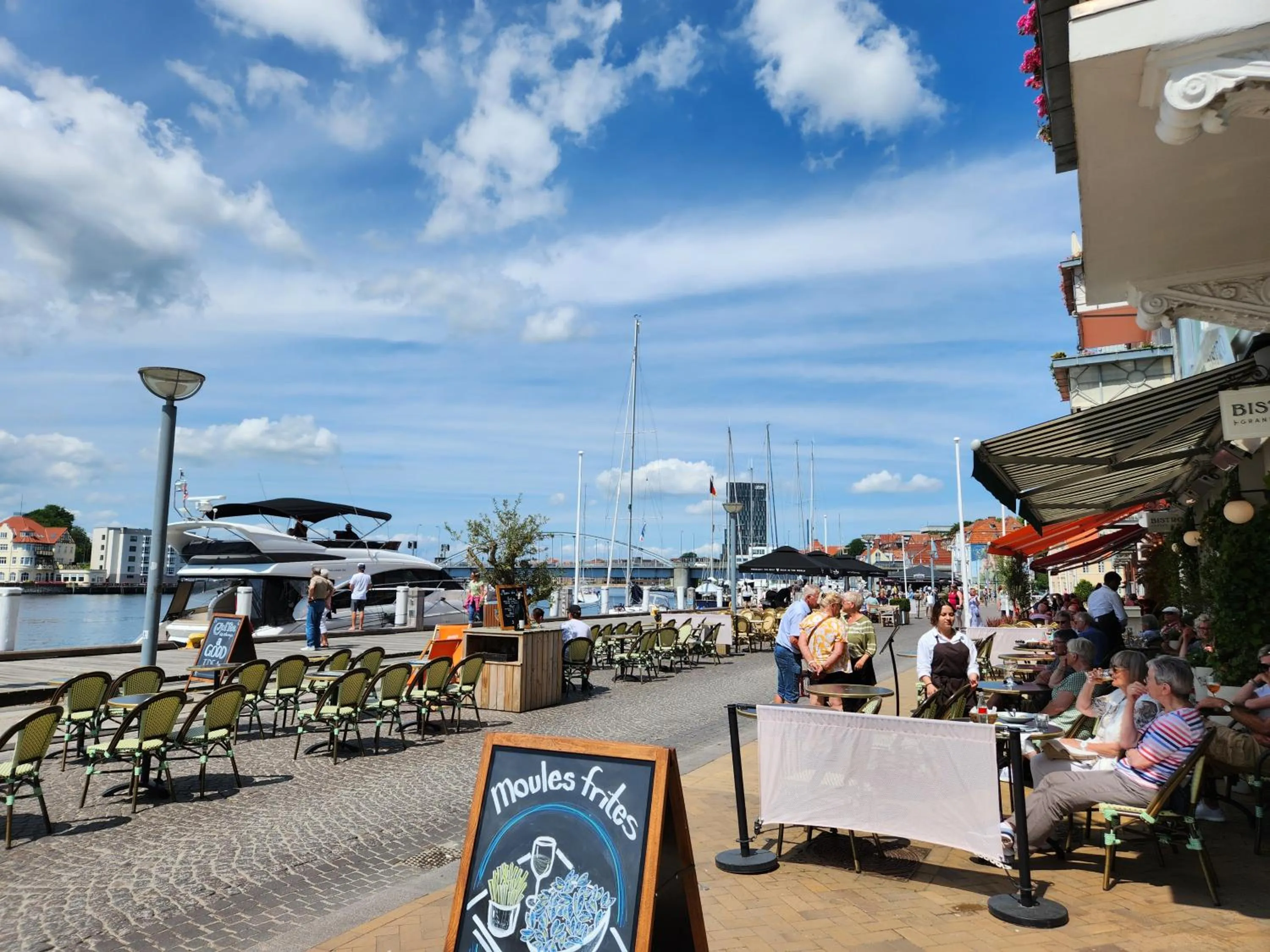 Restaurant/places to eat in Harbour Walk