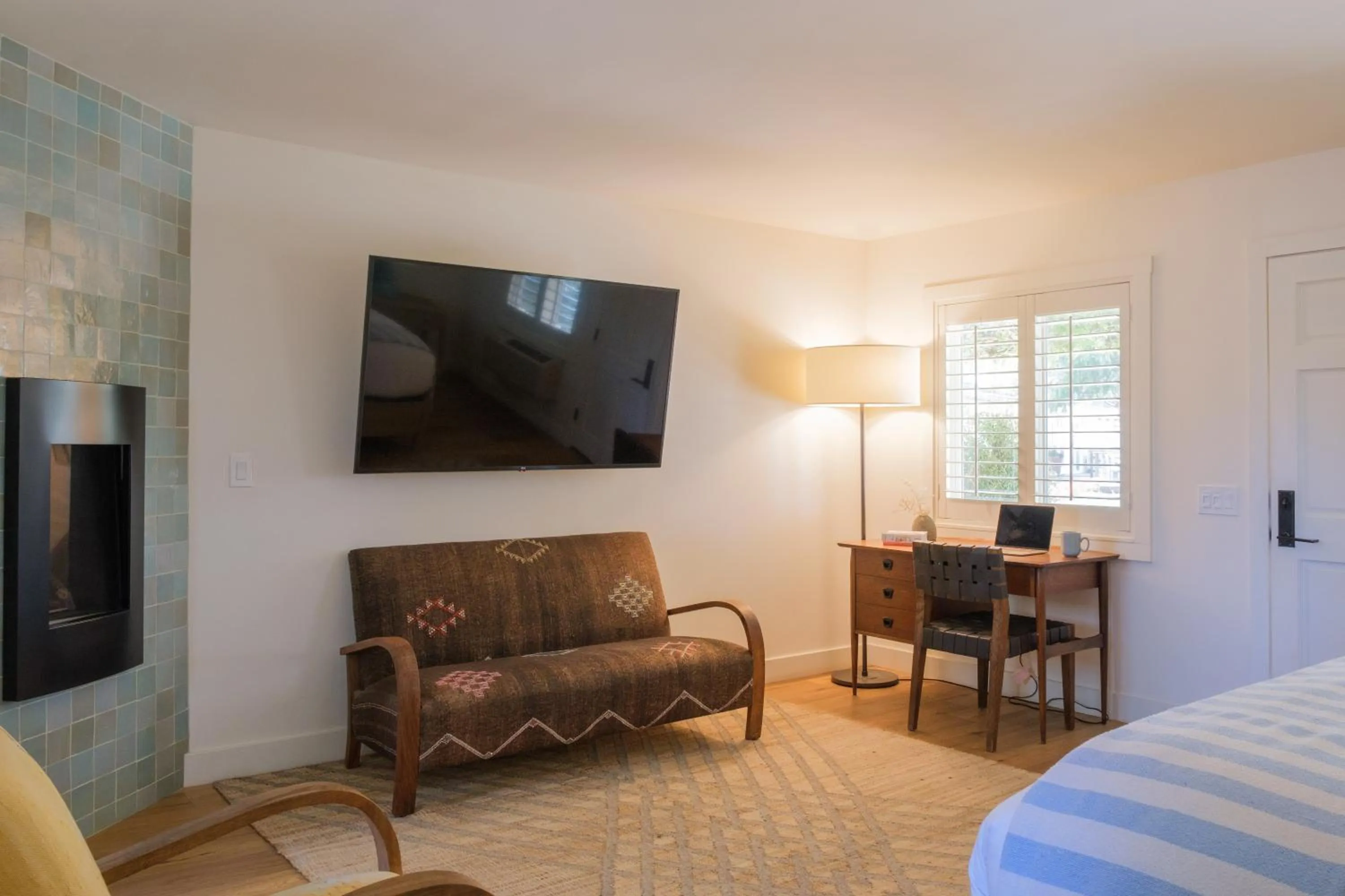 Seating area, Bed in Hotel Ynez