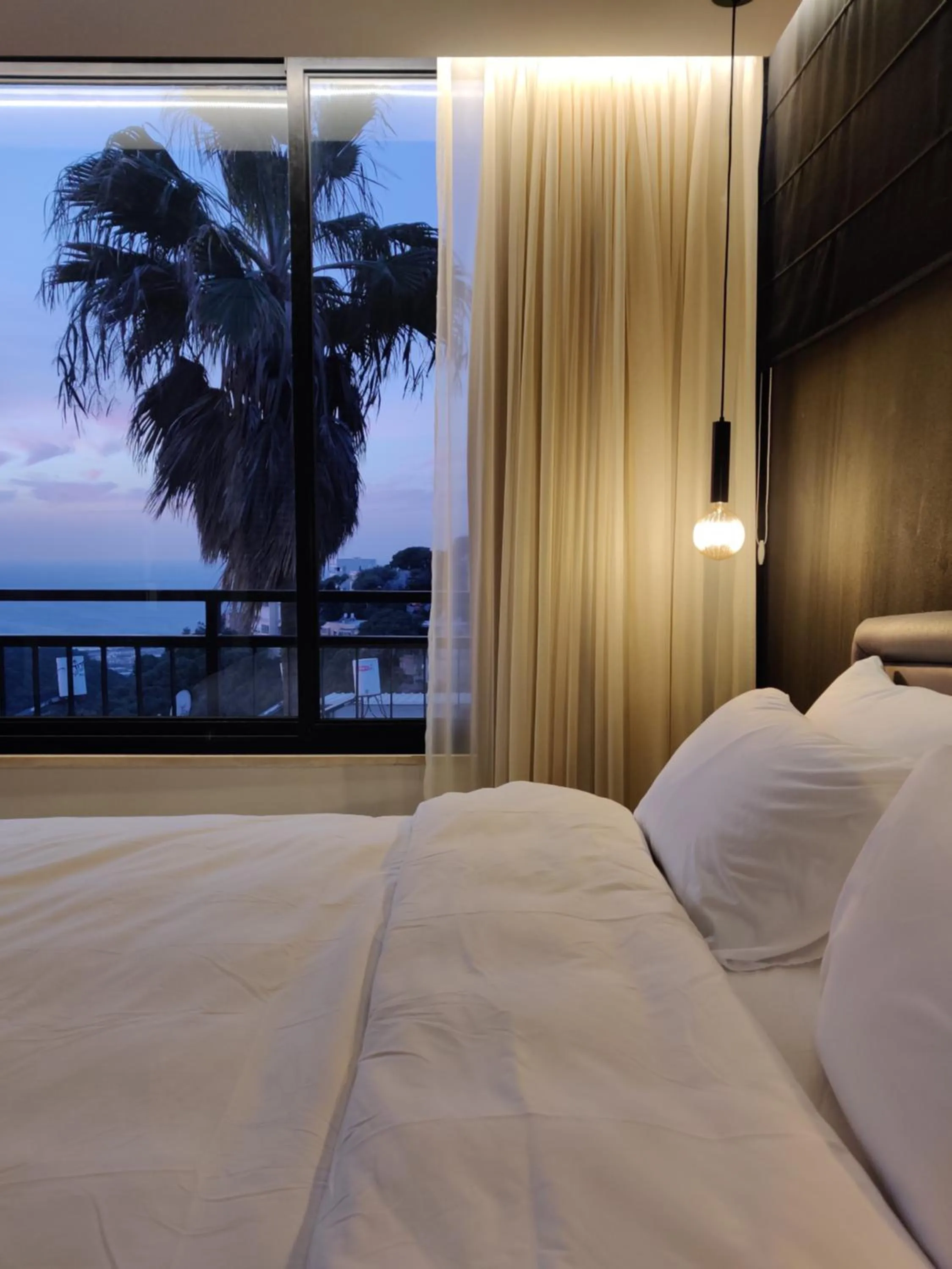 Bed in Urbanica Carmel- Apartments