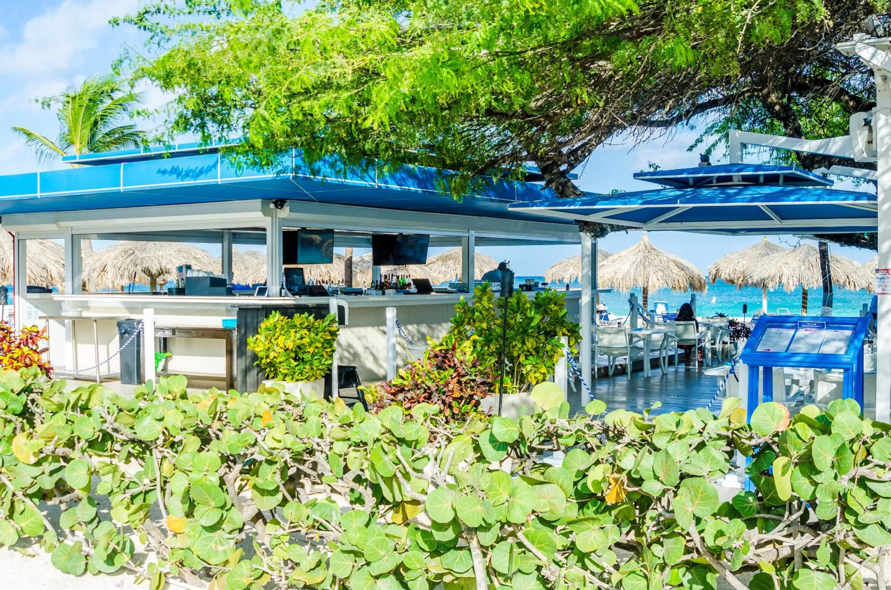 Lounge or bar in Amsterdam Manor Beach Resort