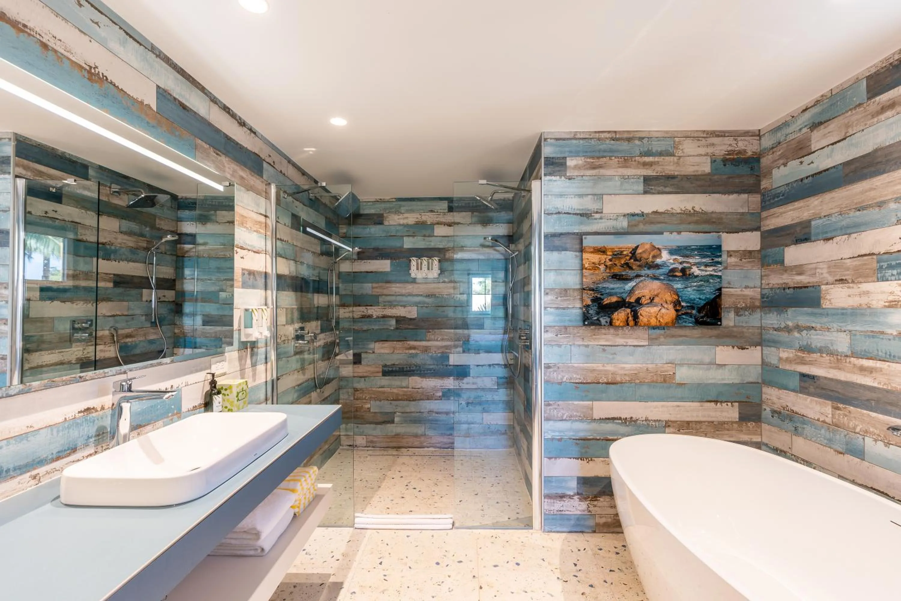 Shower in Amsterdam Manor Beach Resort