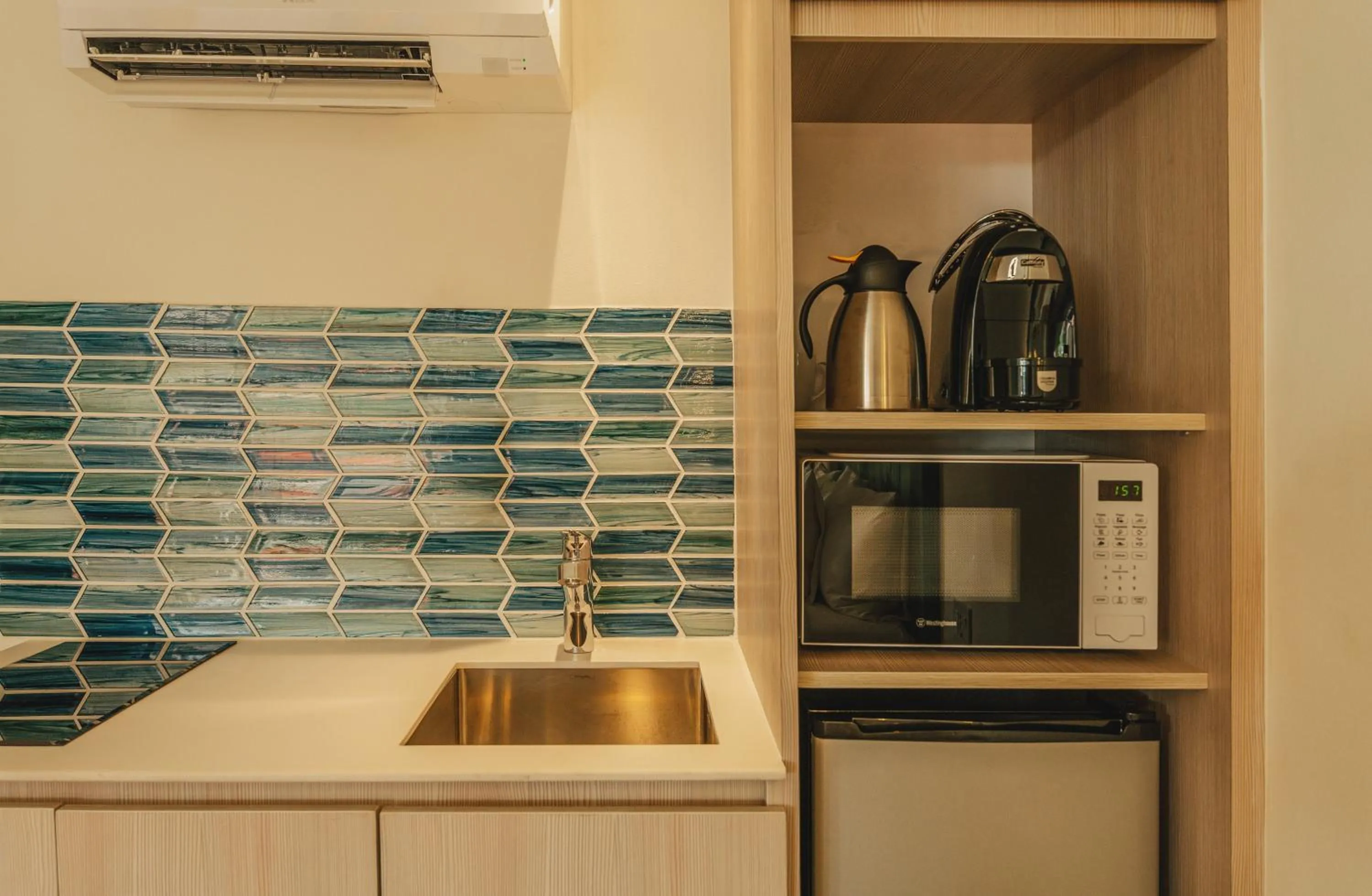 Coffee/tea facilities in Amsterdam Manor Beach Resort