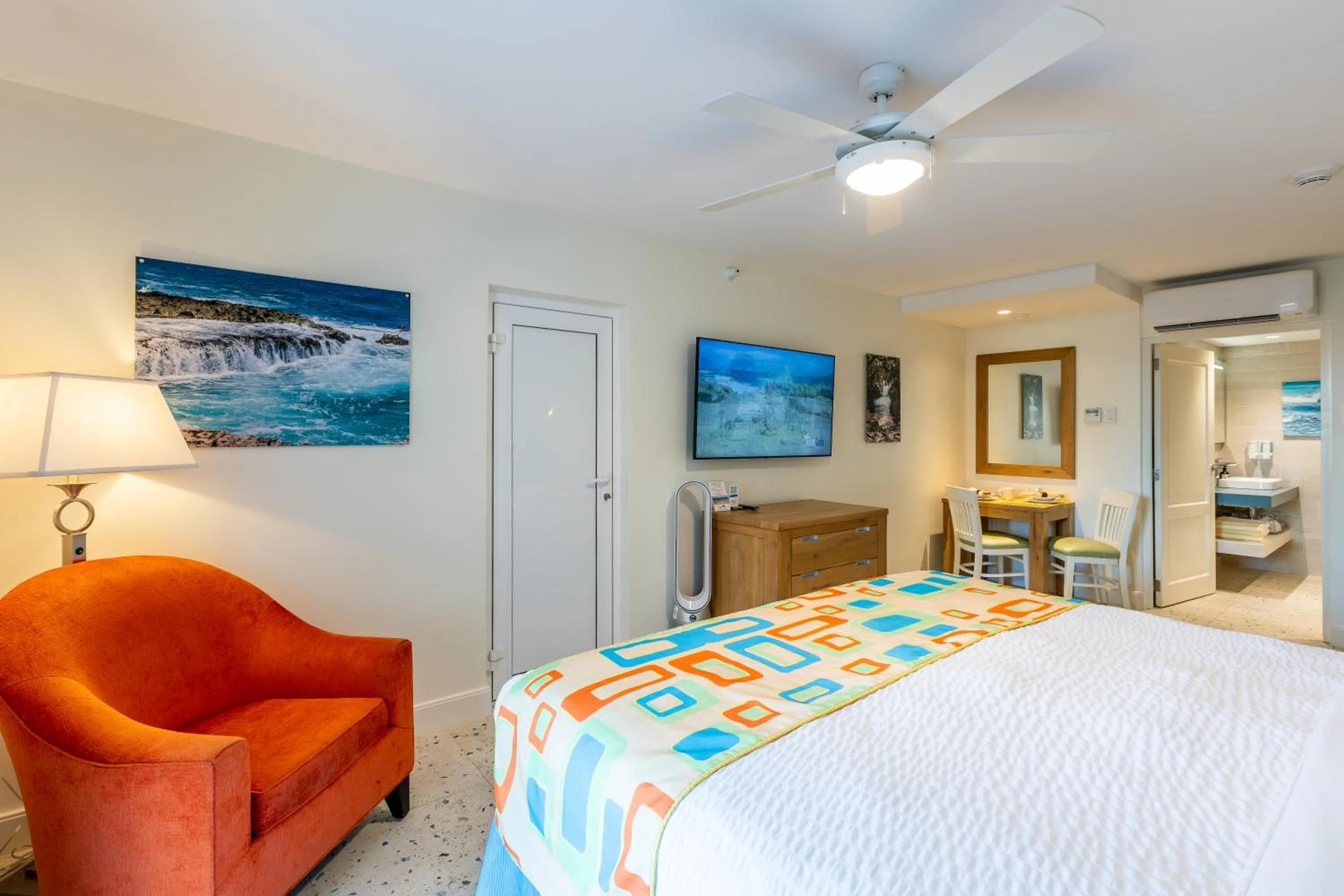 Bedroom, Bed in Amsterdam Manor Beach Resort