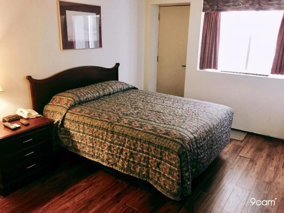 Bed in Hi Valley Motor Inn