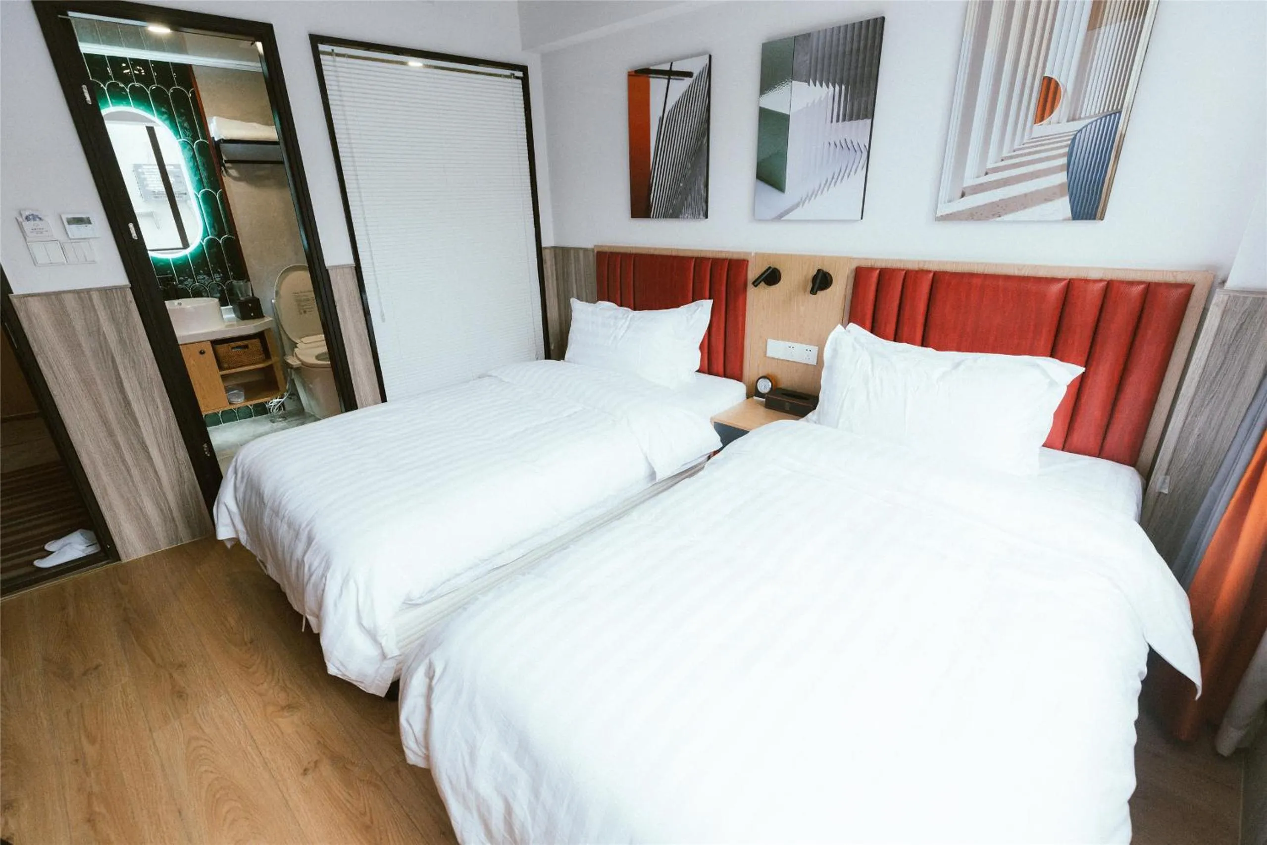 Bed in Shanghai Fish Inn People Square