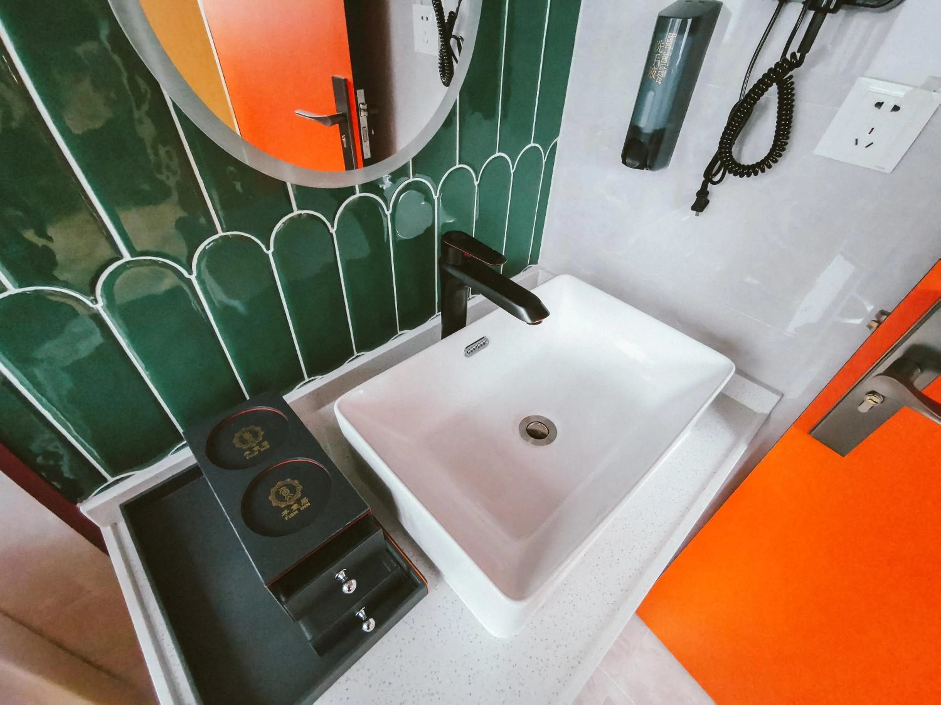 Bathroom in Shanghai Fish Inn People Square