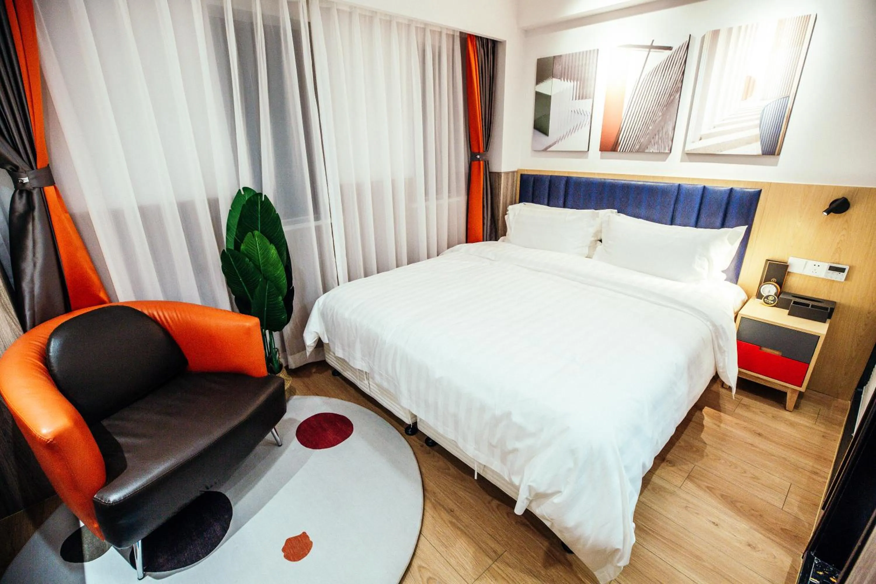 Photo of the whole room, Bed in Shanghai Fish Inn People Square