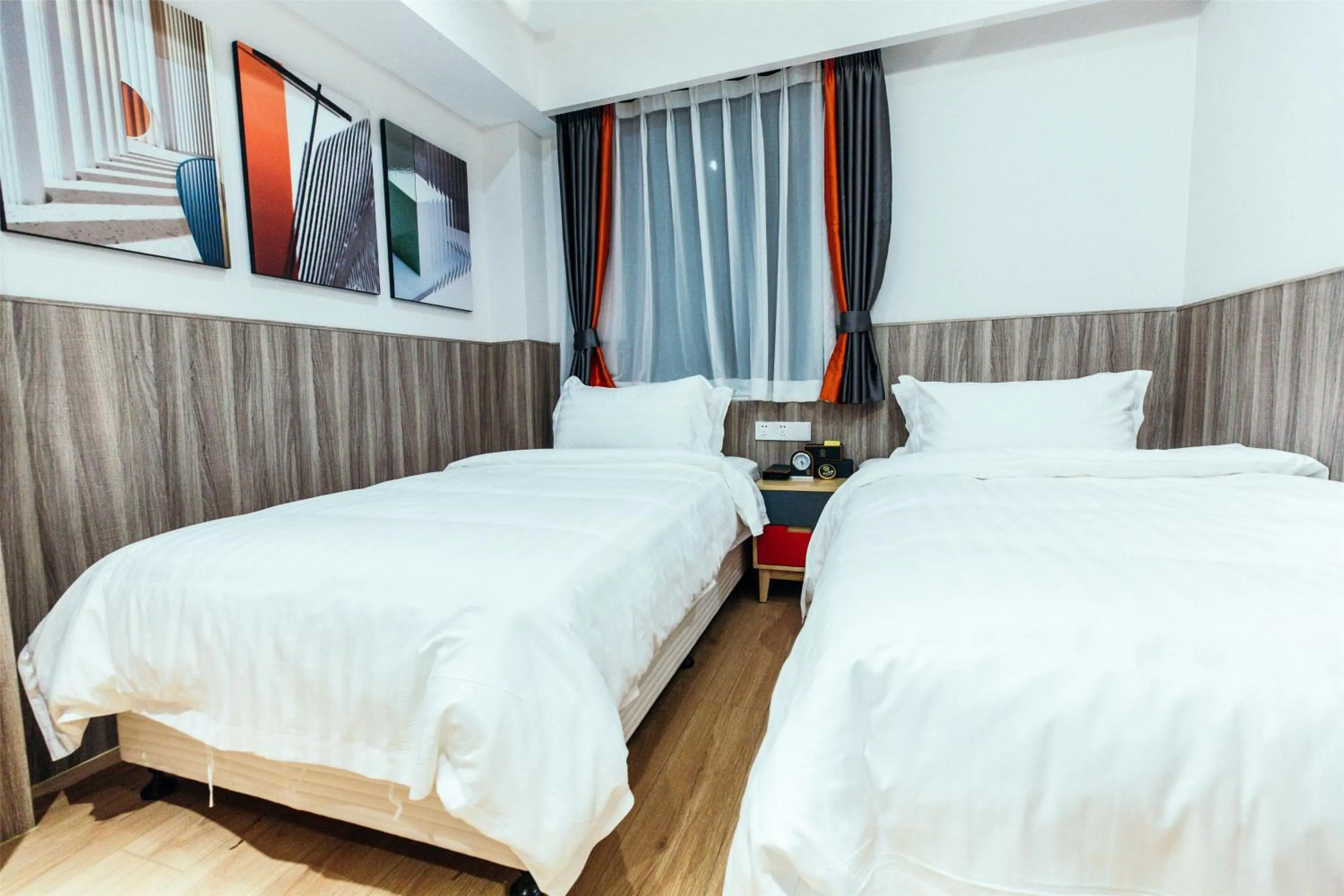 Photo of the whole room, Bed in Shanghai Fish Inn People Square