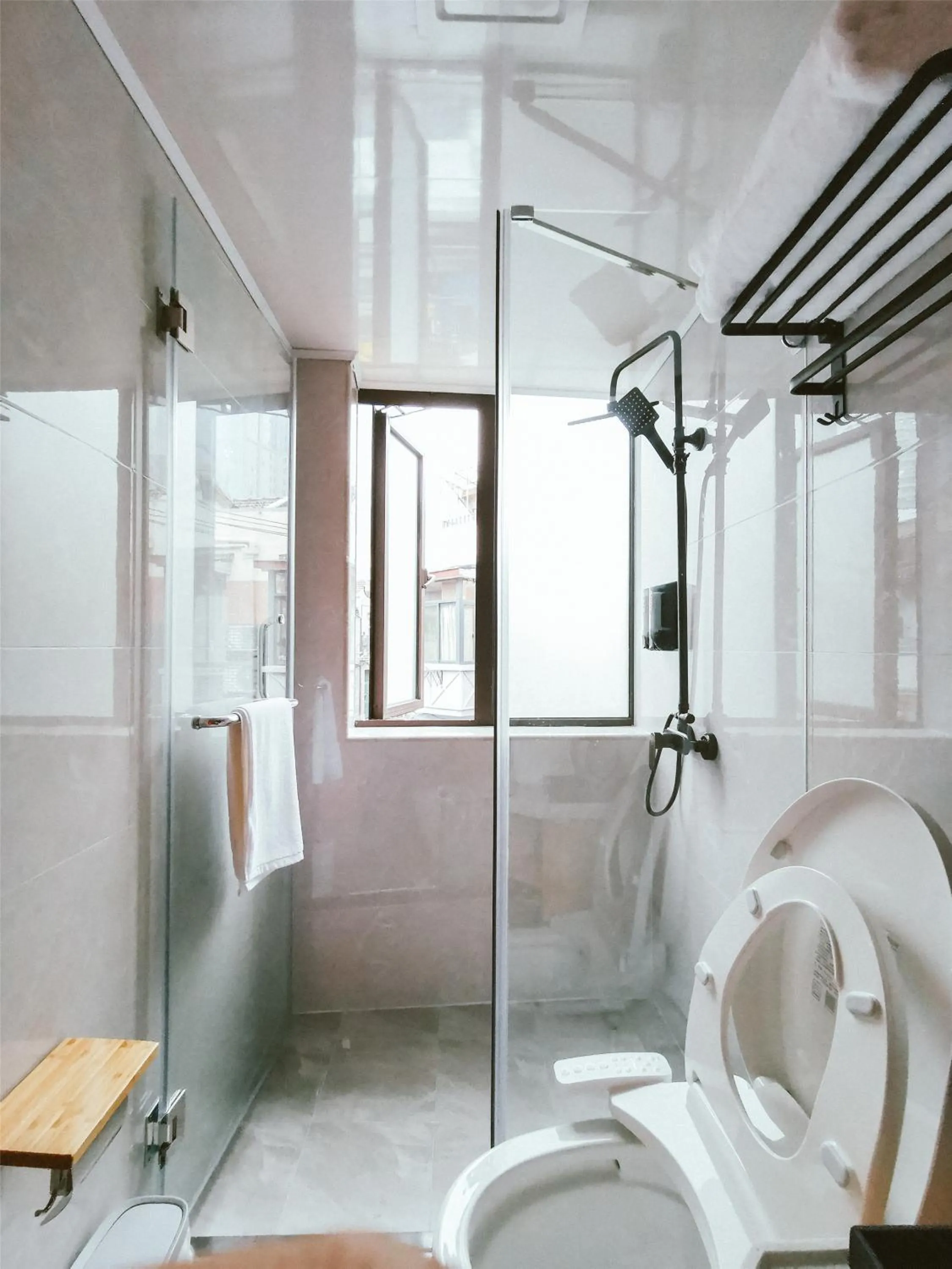 Bathroom in Shanghai Fish Inn People Square