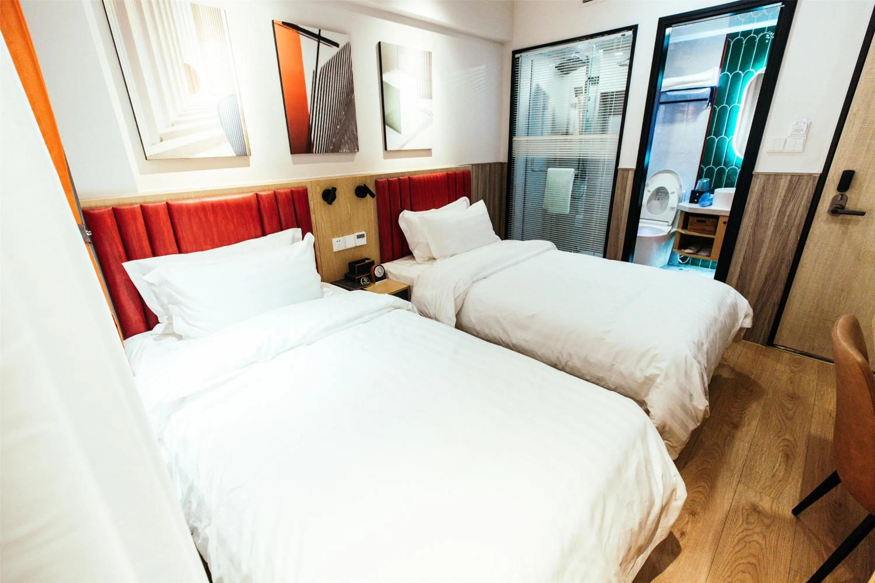 Bed in Shanghai Fish Inn People Square