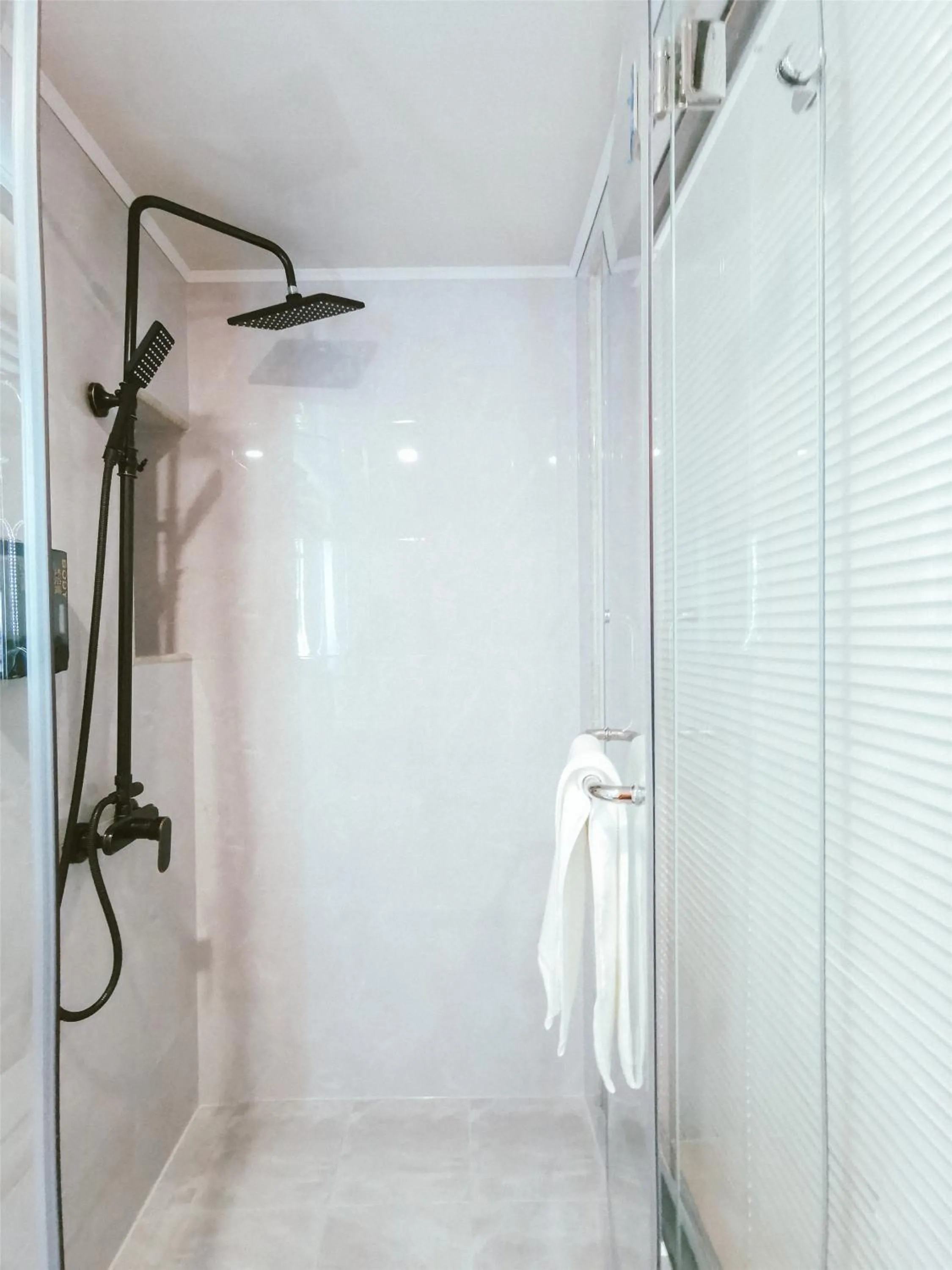 Bathroom in Shanghai Fish Inn People Square