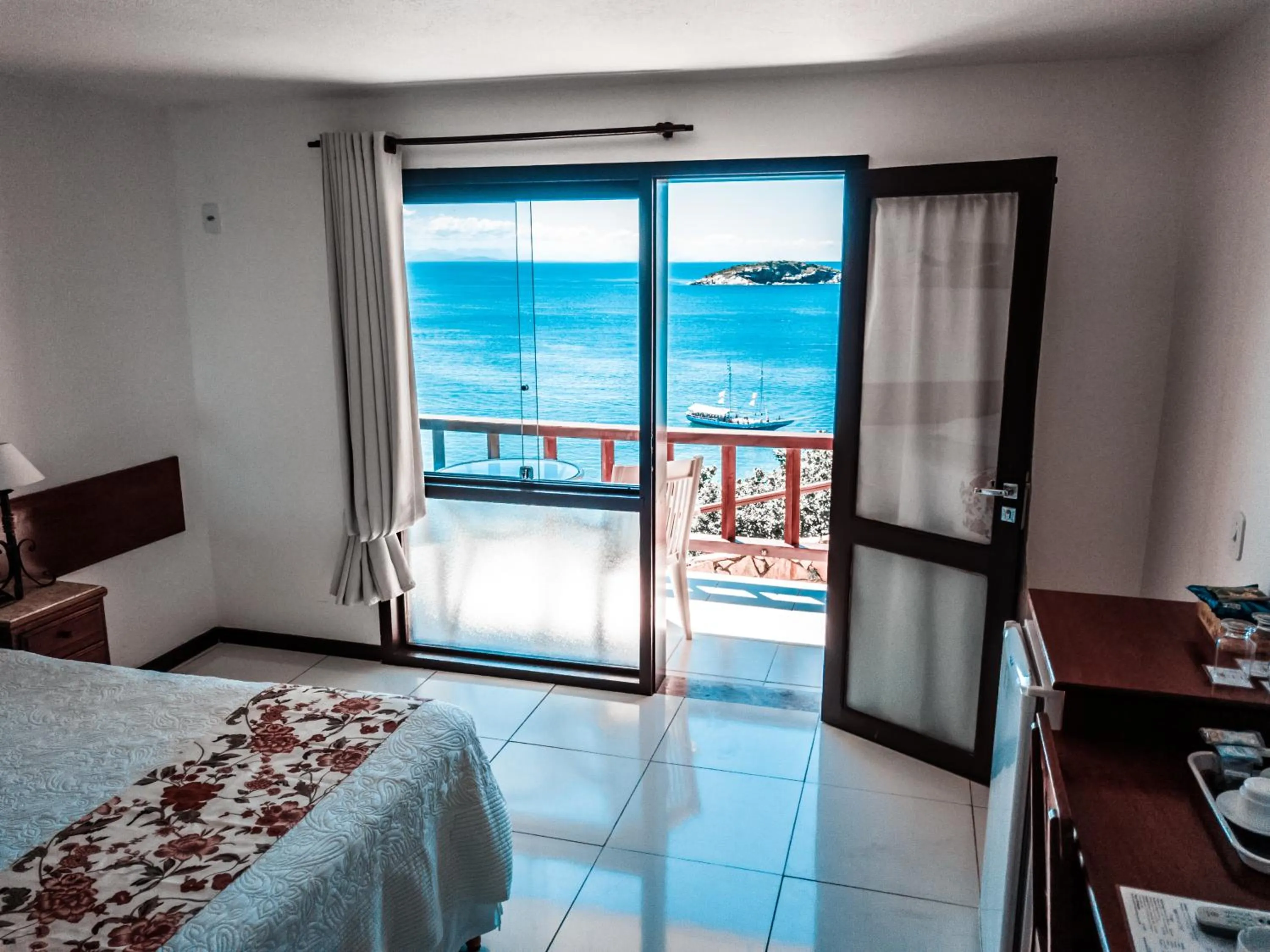 Sea view, Bed in La Boheme Hotel e Apart Hotel