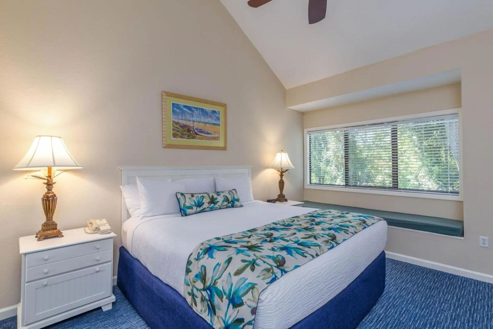 Bedroom, Bed in Coral Reef Resort