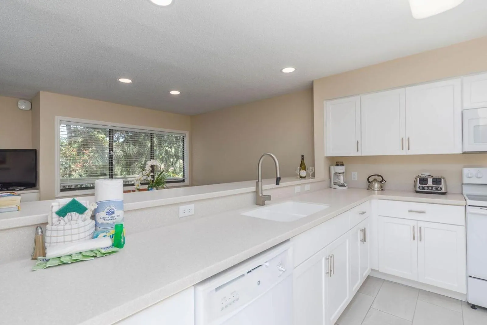 Kitchen or kitchenette in Coral Reef Resort
