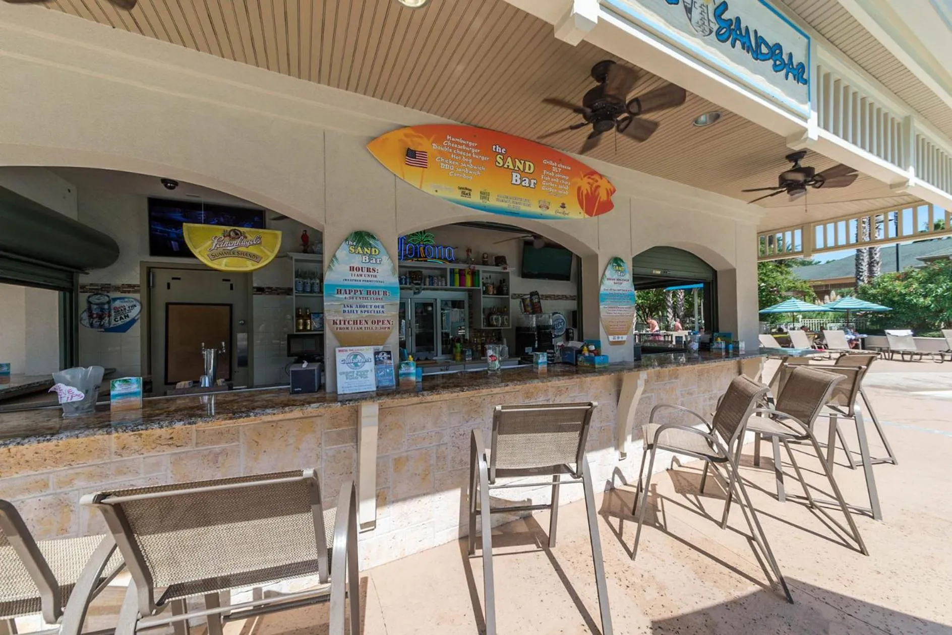 Lounge or bar in Coral Sands Resort by Palmera