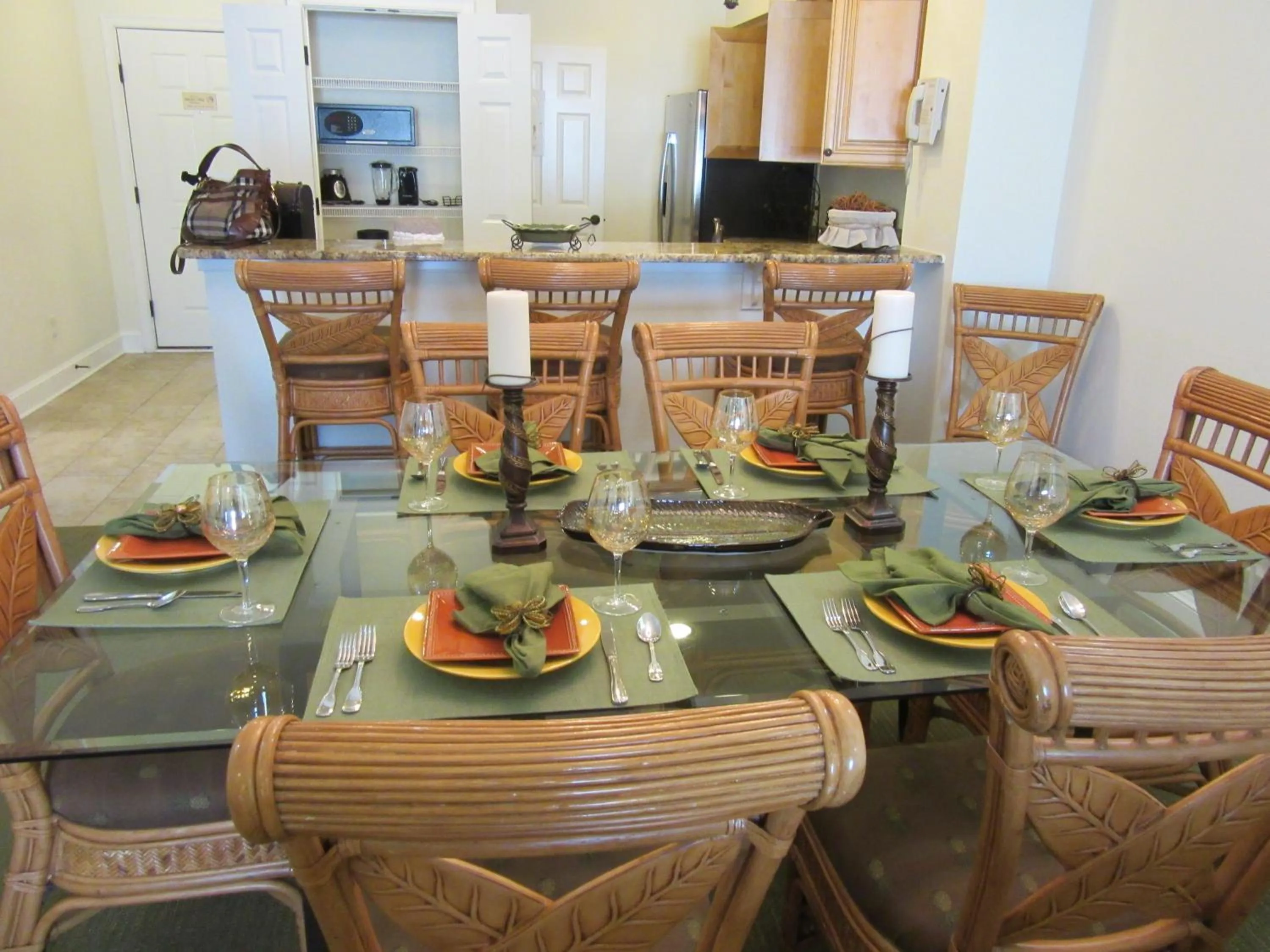 Dining area in Coral Sands Resort by Palmera