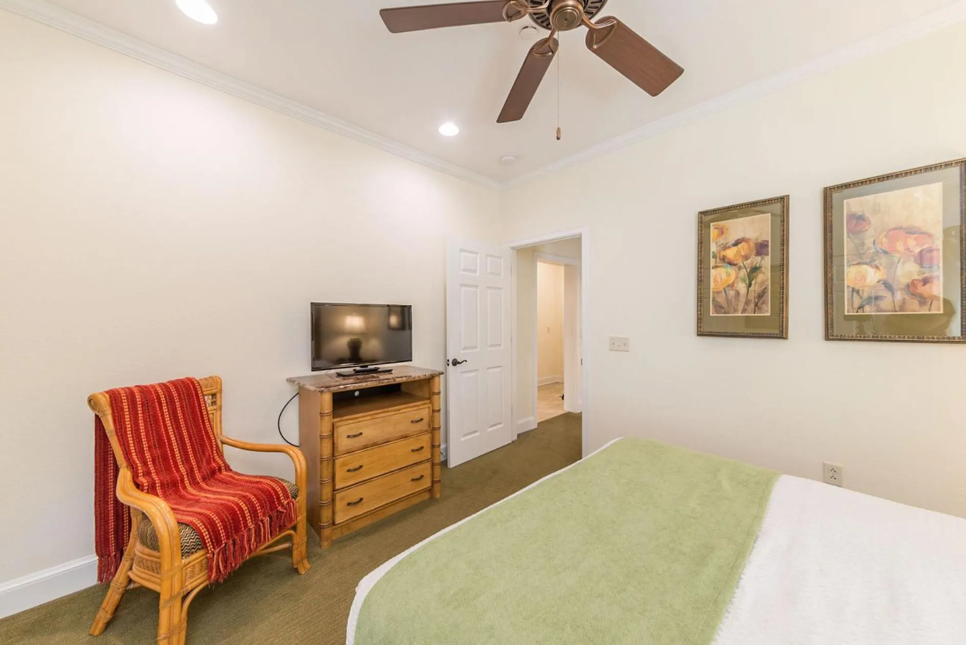 TV and multimedia, Bed in Coral Sands Resort by Palmera