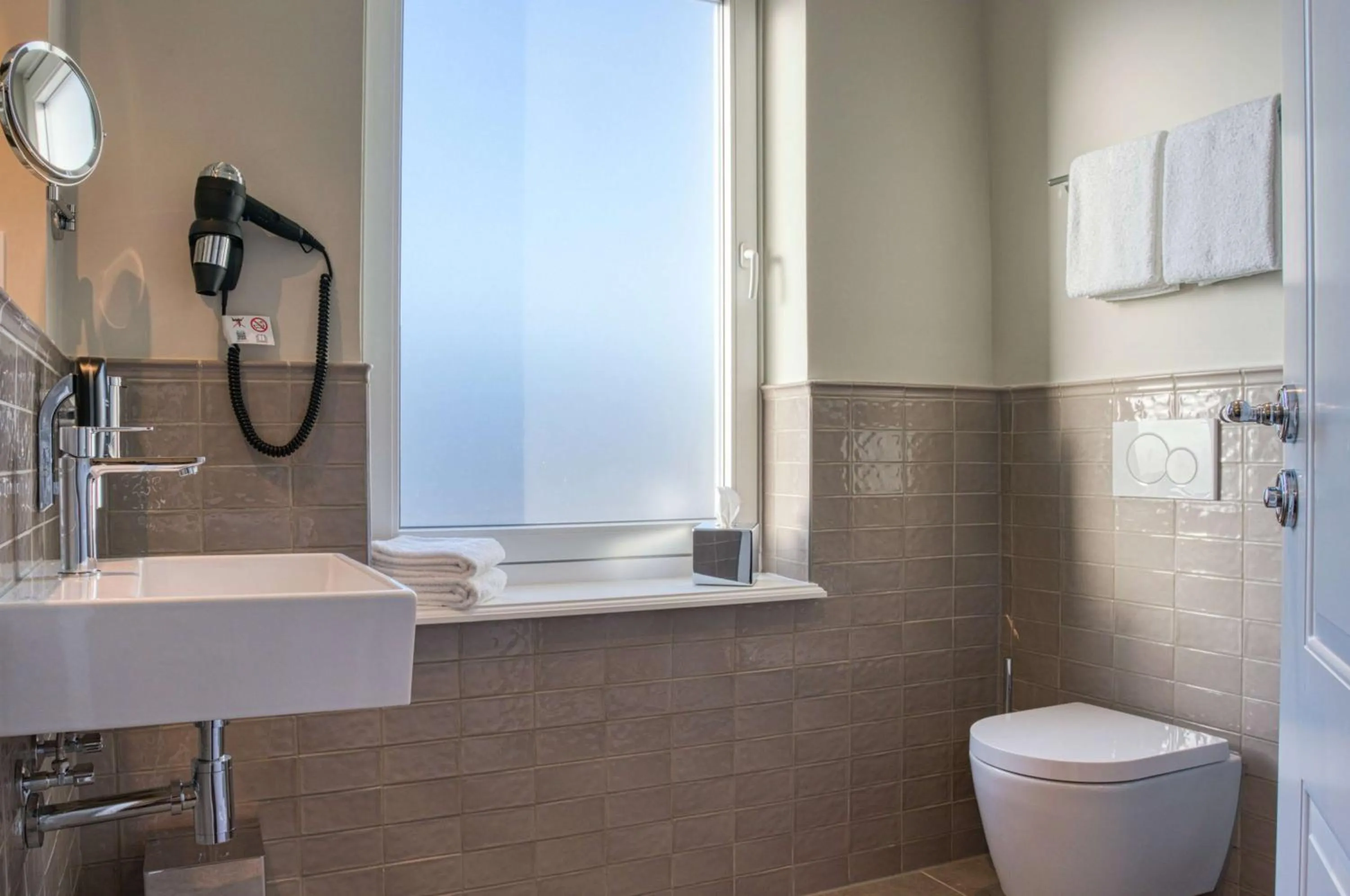 Photo of the whole room in Boutique 53 & 56 Hamburg City, Trademark Collection by Wyndham