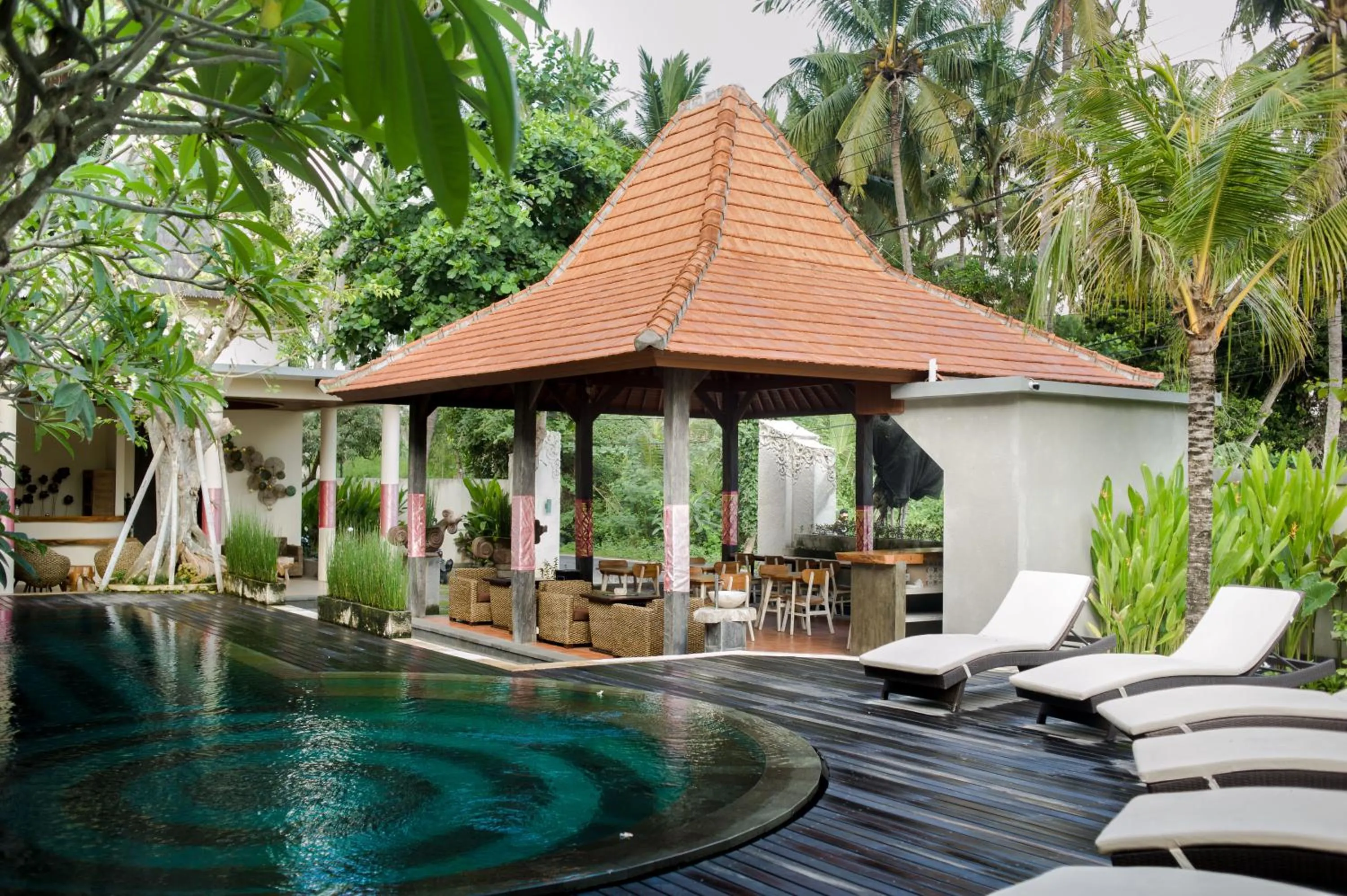 Restaurant/places to eat in Akatara Hotel