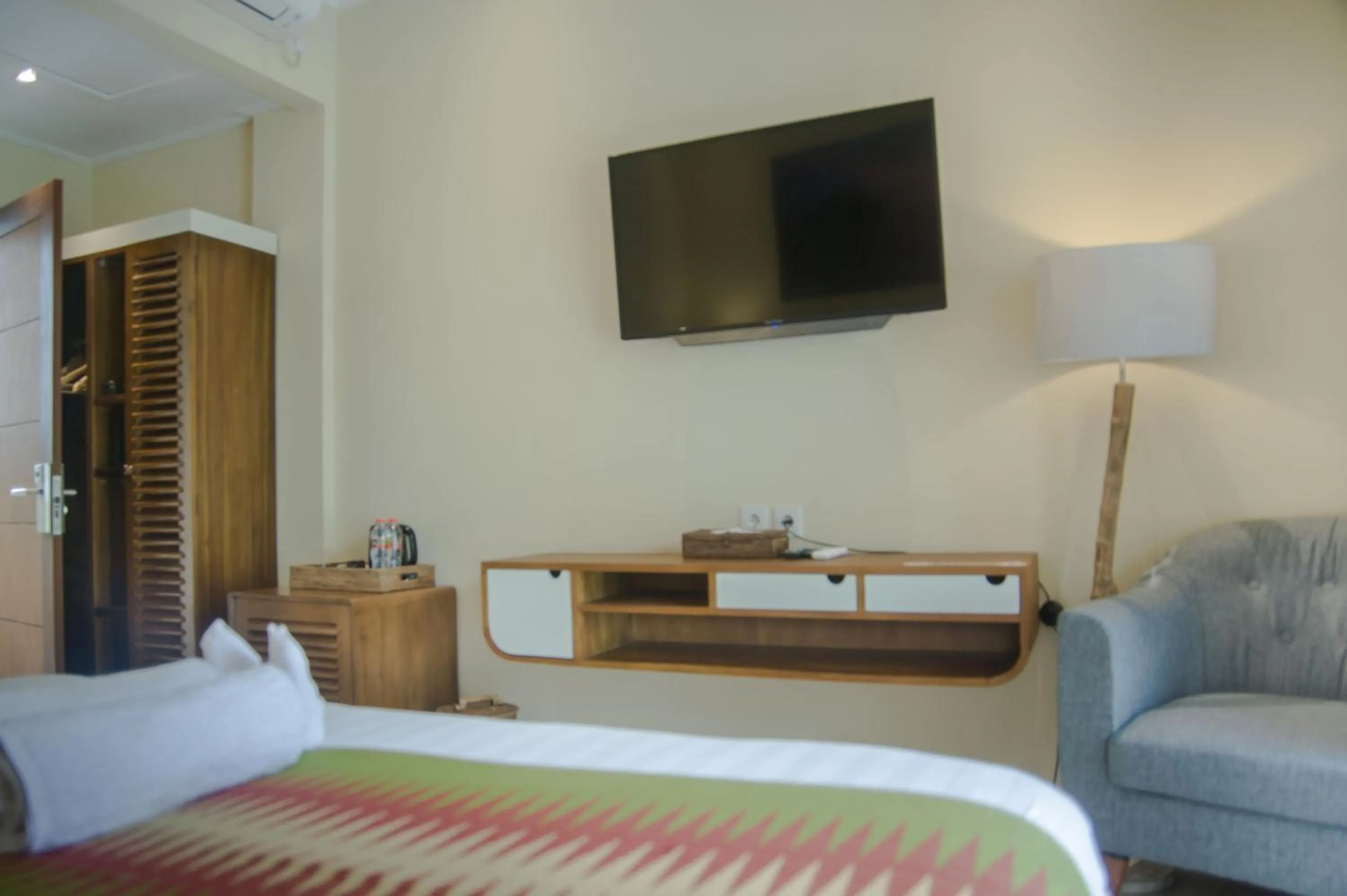 TV and multimedia, Bed in Akatara Hotel