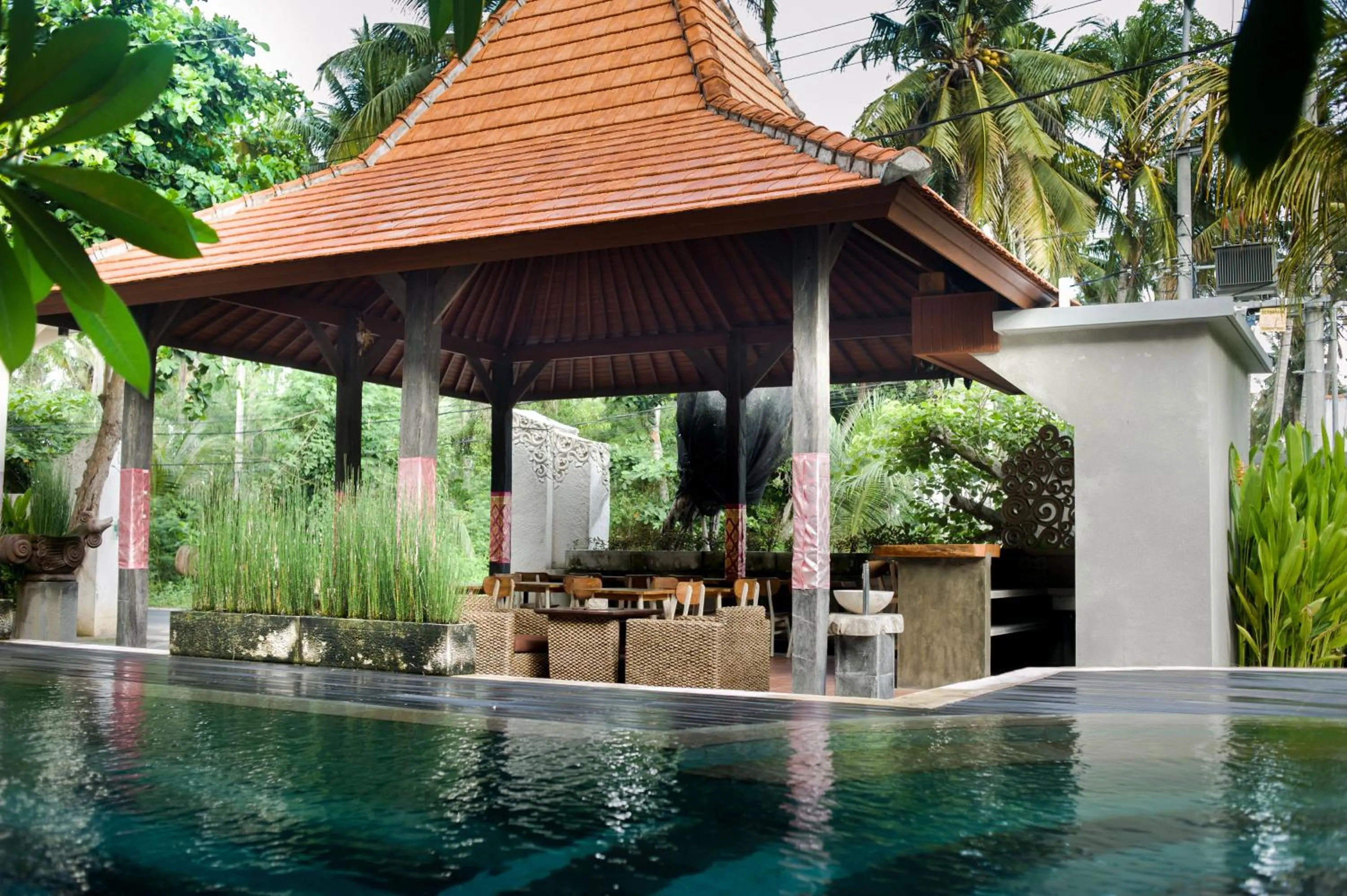 Restaurant/places to eat in Akatara Hotel