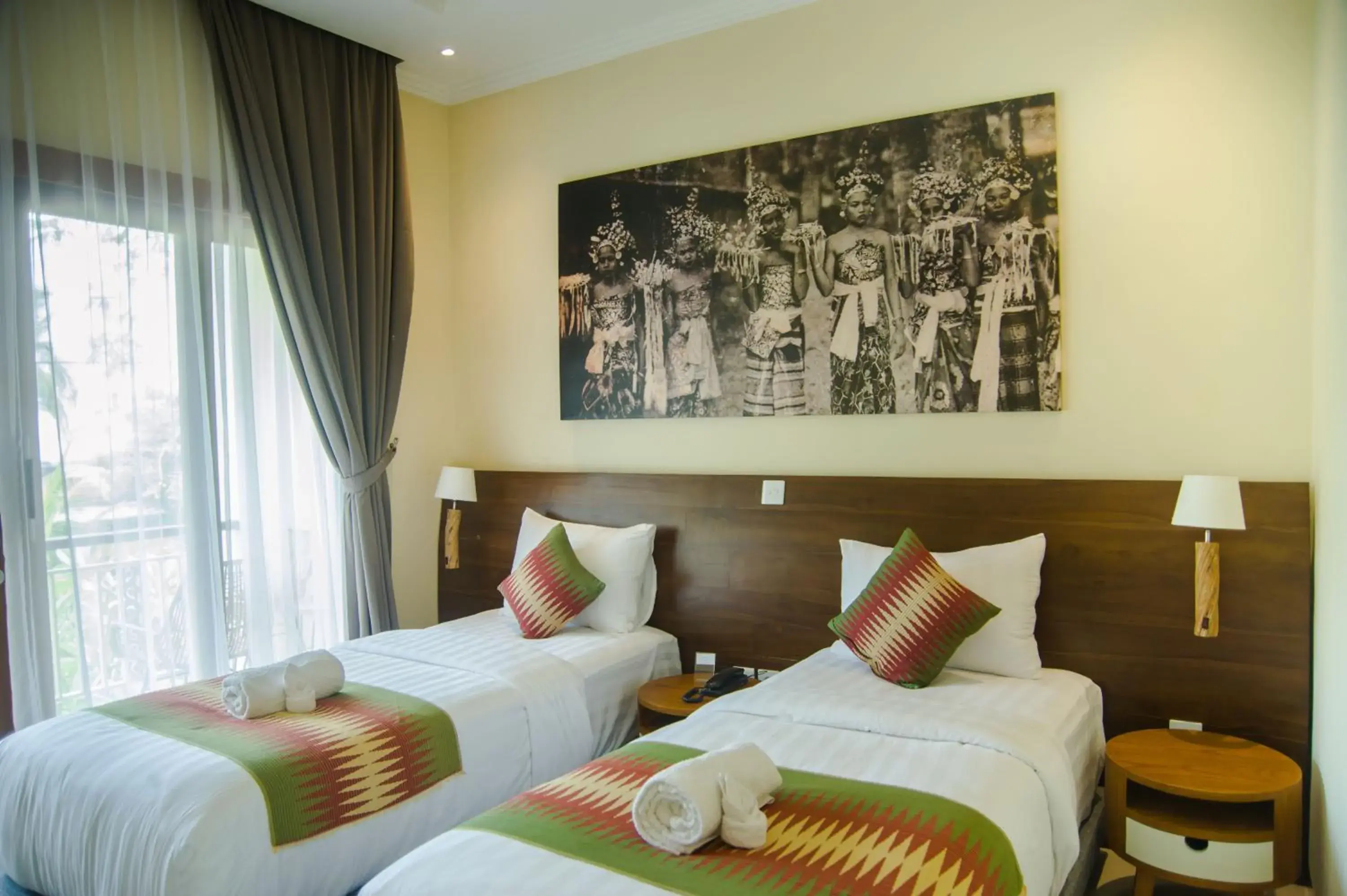 Deluxe Twin Room with Private Balcony in Akatara Hotel Deluxe Twin Room with Private Balcony in Akatara Hotel