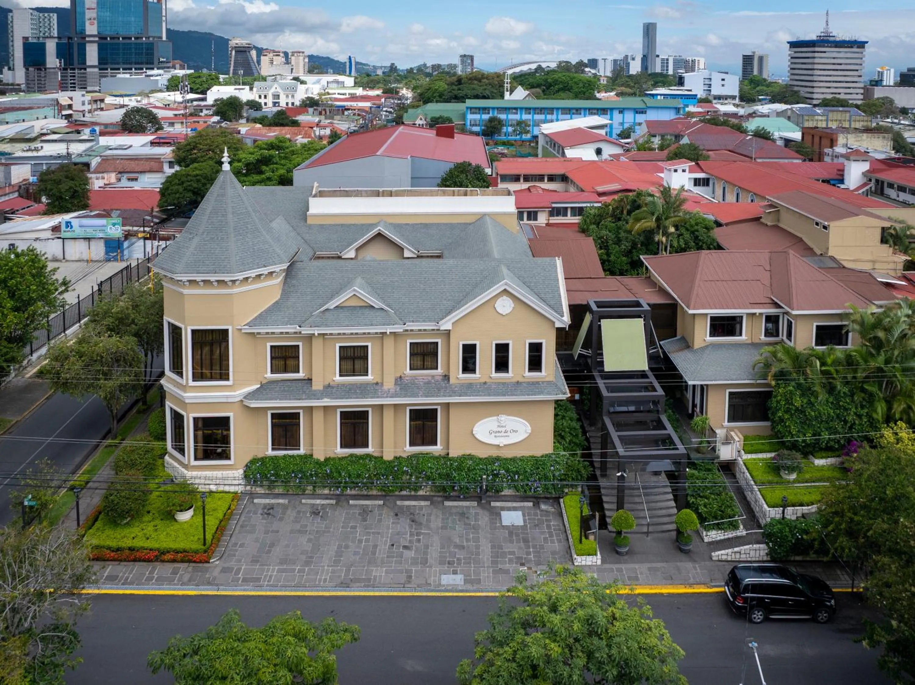 Property building in Hotel Grano de Oro