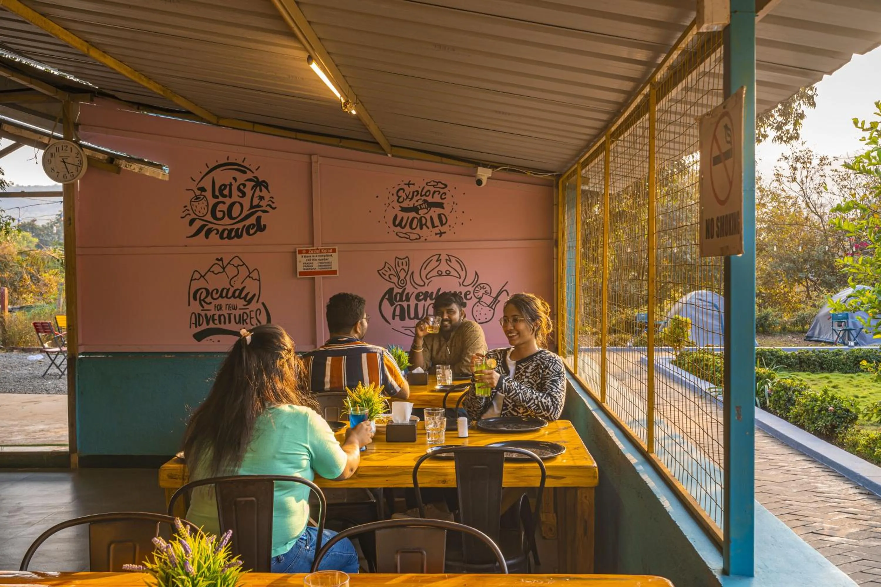 Restaurant/places to eat in Zostel Kolad