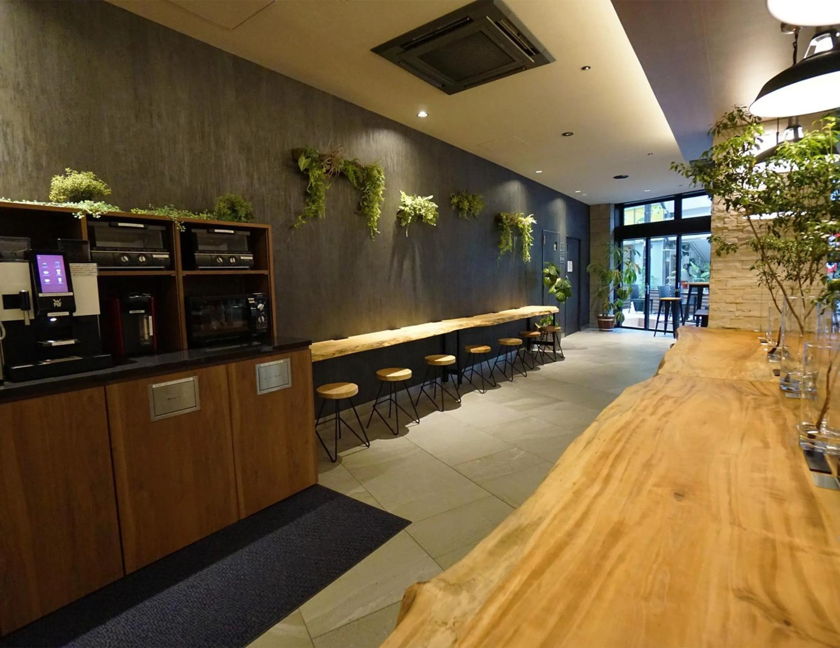 Lounge or bar in Hotel SUI Kobe Sannomiya by ABEST
