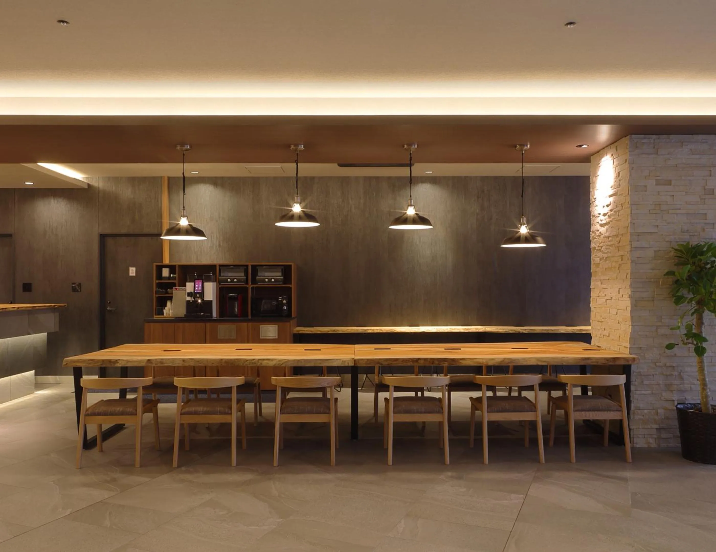 Lounge or bar in Hotel SUI Kobe Sannomiya by ABEST