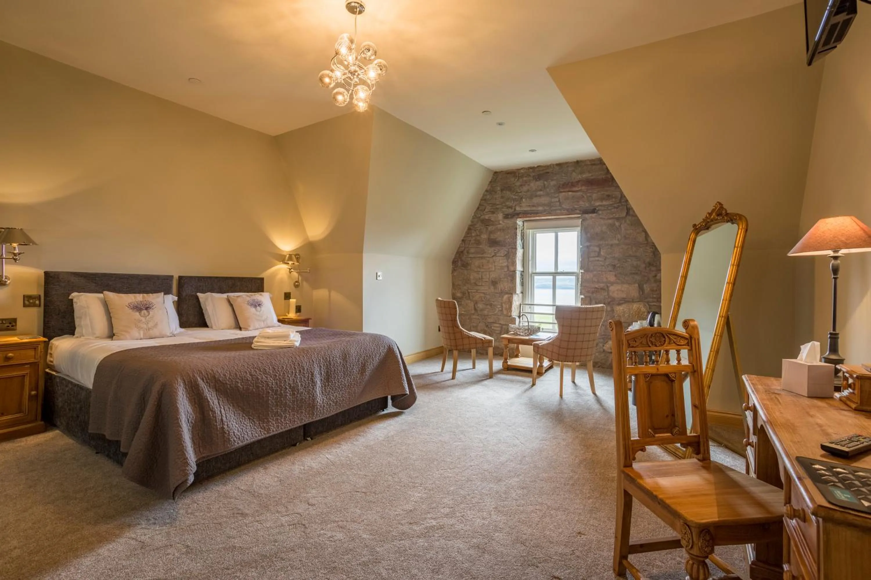 Photo of the whole room in Taypark House