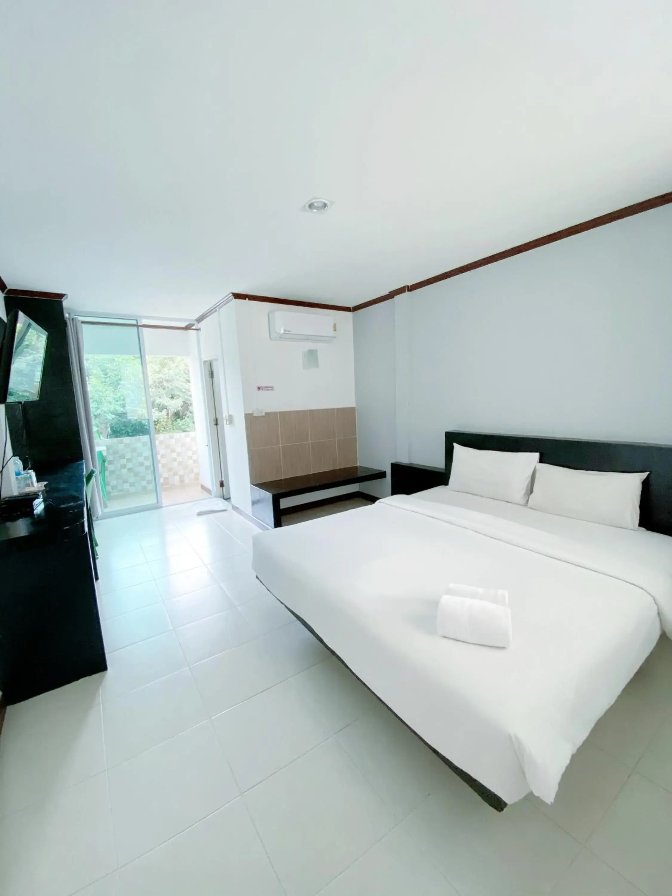 Budget Double Room in Tanatnan Hotel Budget Double Room in Tanatnan Hotel