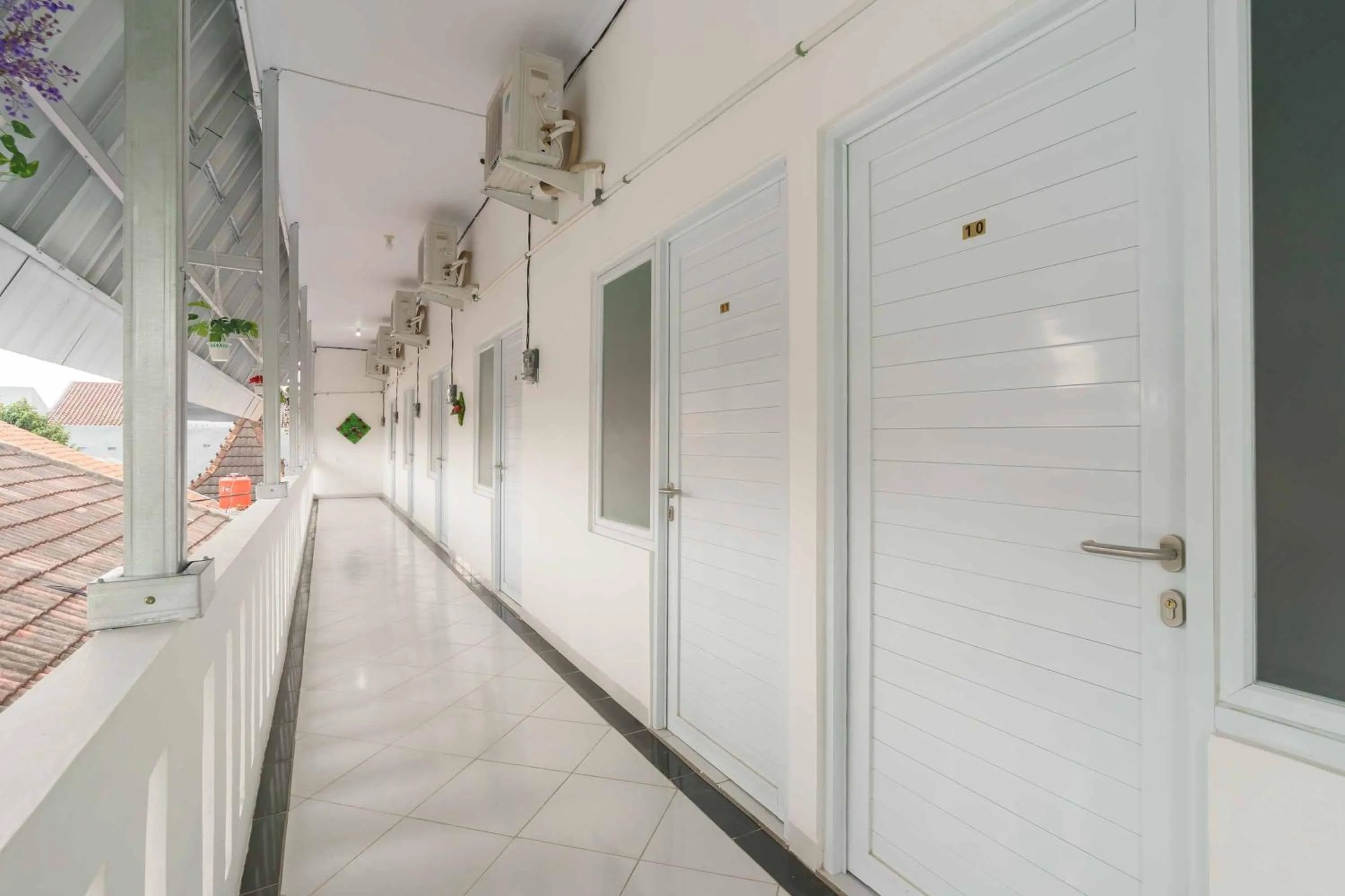 RedDoorz Syariah near Exit Toll Jatiwarna 2