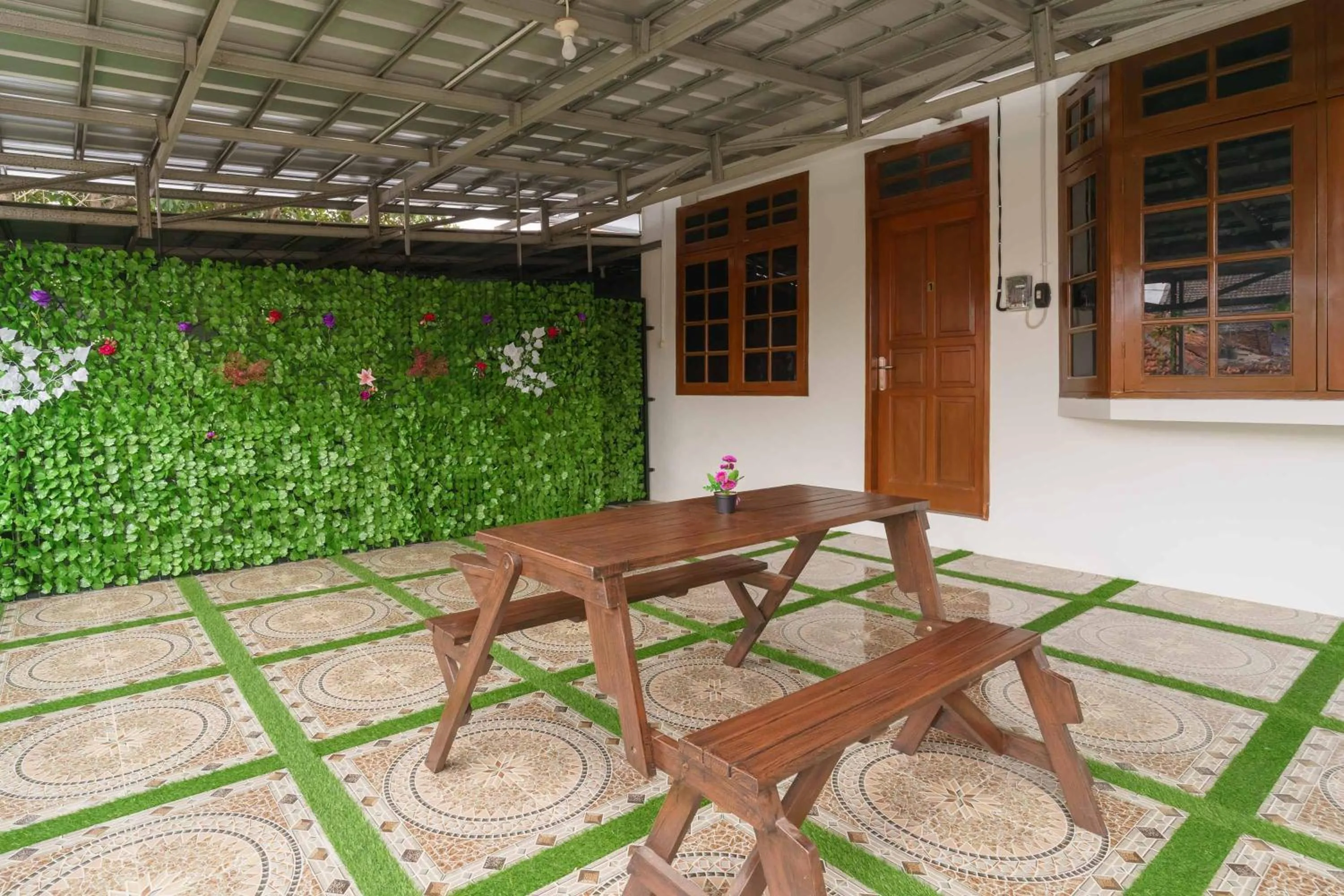 RedDoorz Syariah near Exit Toll Jatiwarna 2