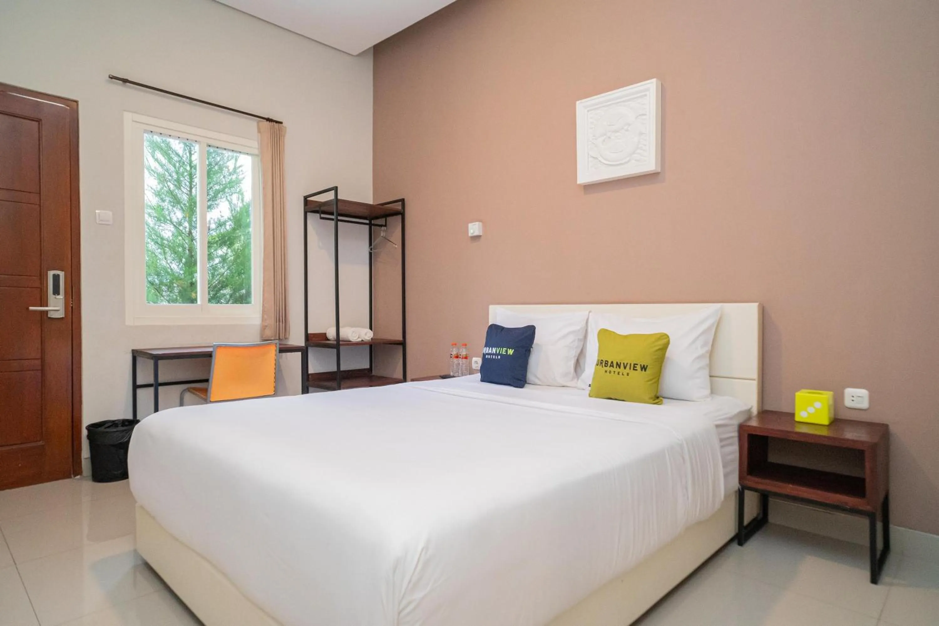 Bedroom, Bed in Urbanview Hotel Bubusini Batu by RedDoorz